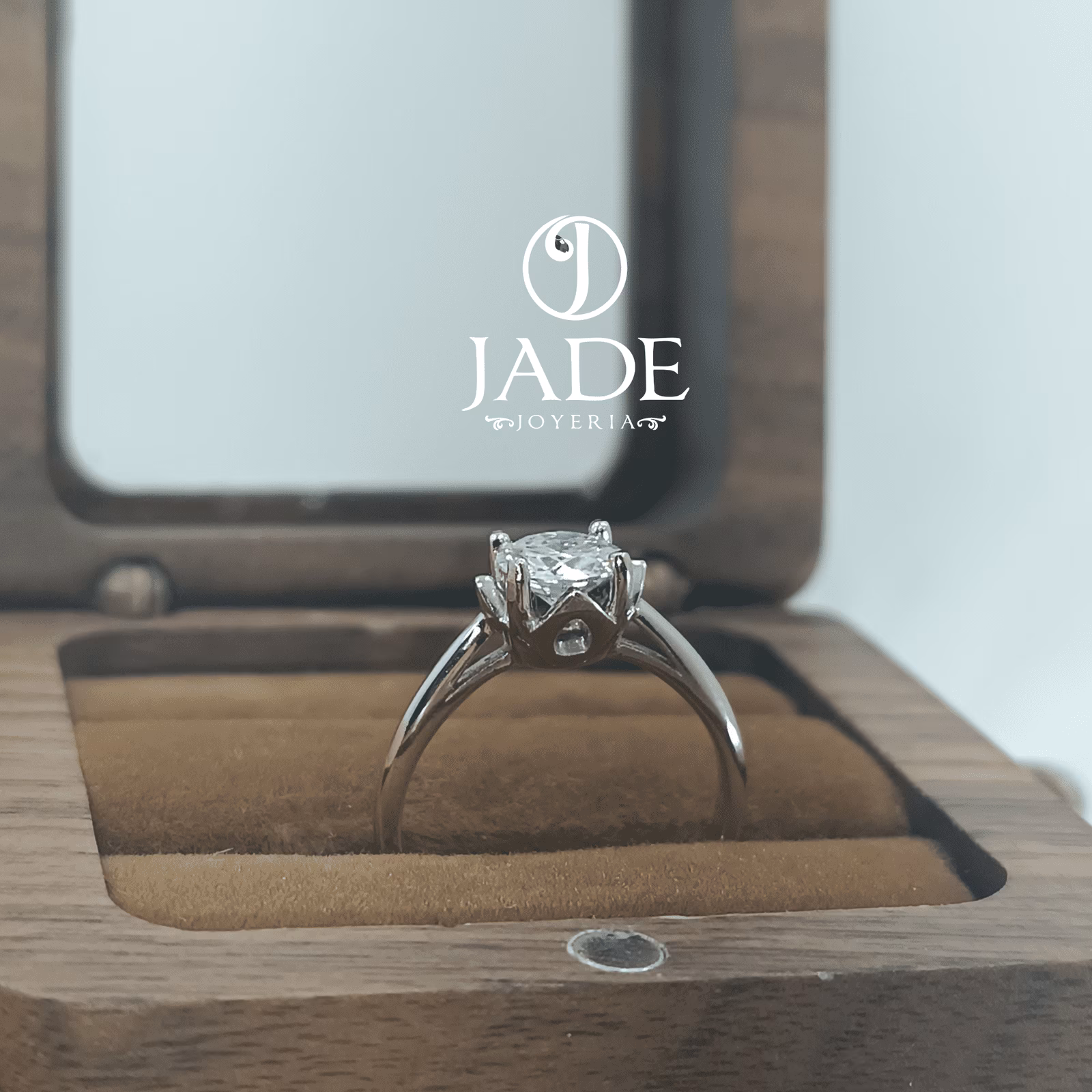 Anillo de compromiso en oro blanco 18k