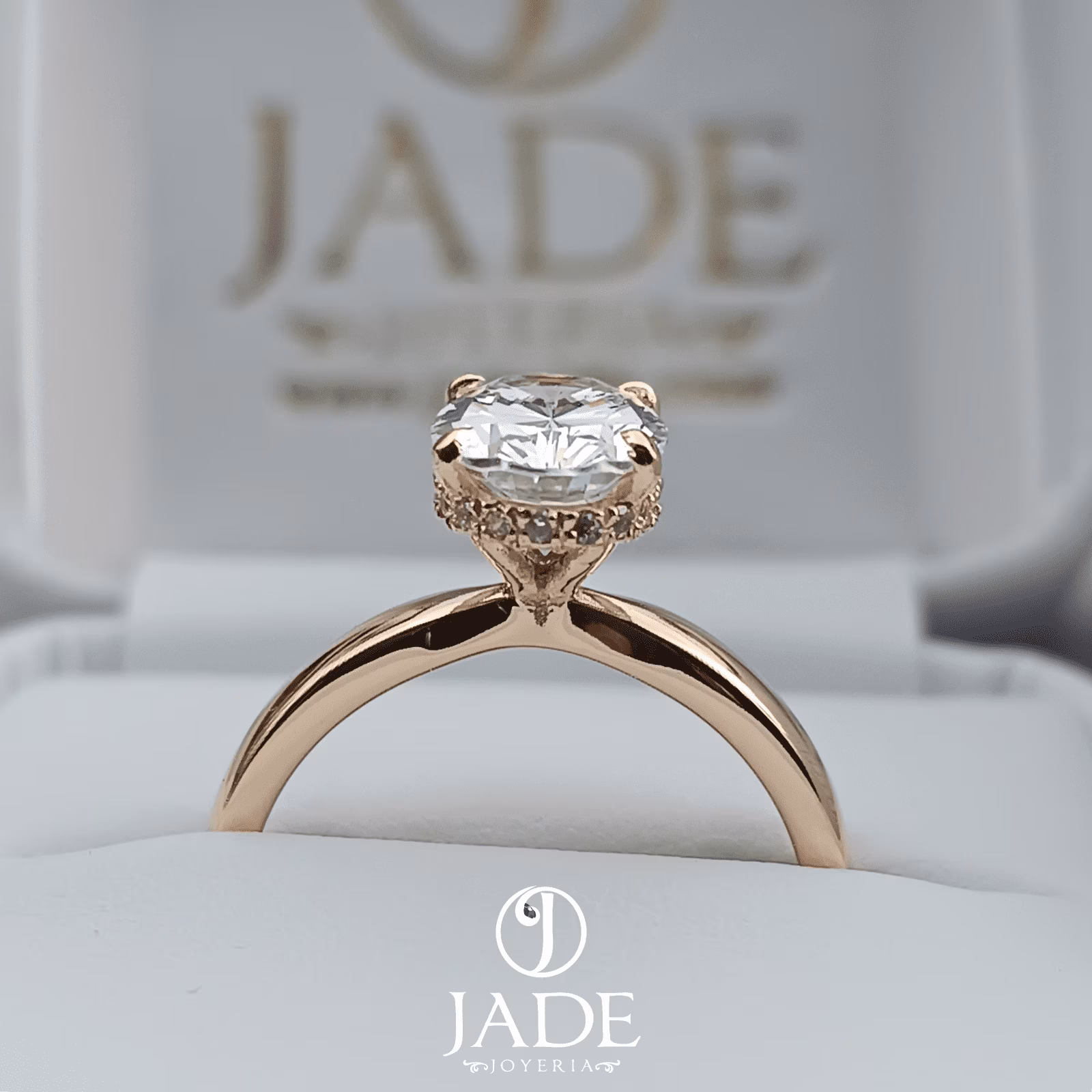 Anillo Gladys de compromiso en oro 18k