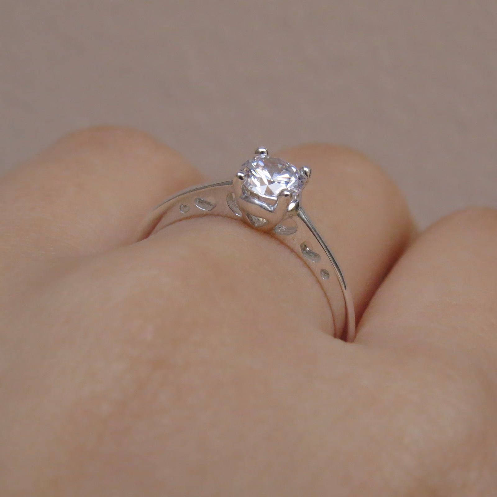 Anillo solitario Marcas de amor en plata ley