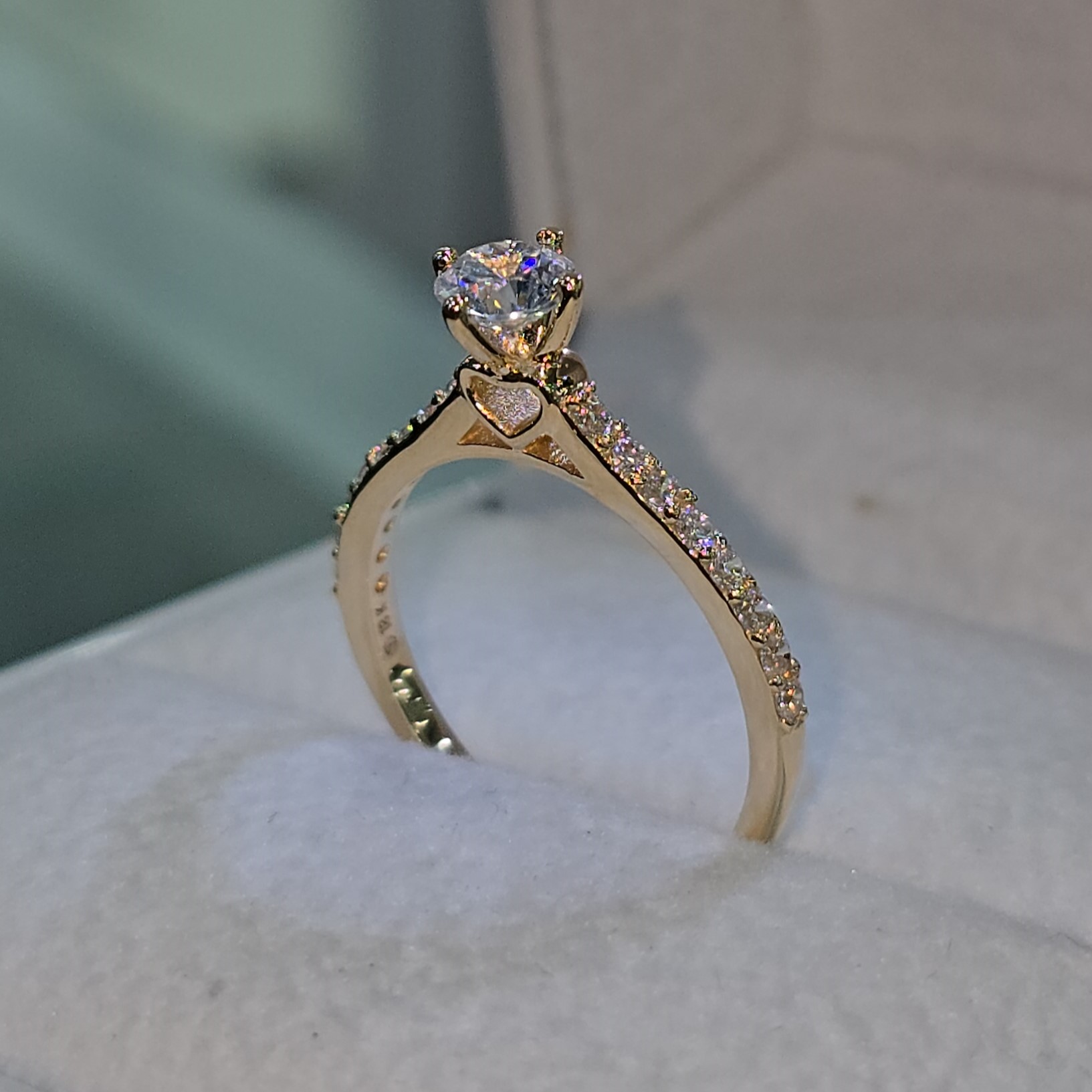 Anillo Circón  "Compromiso Absoluto"