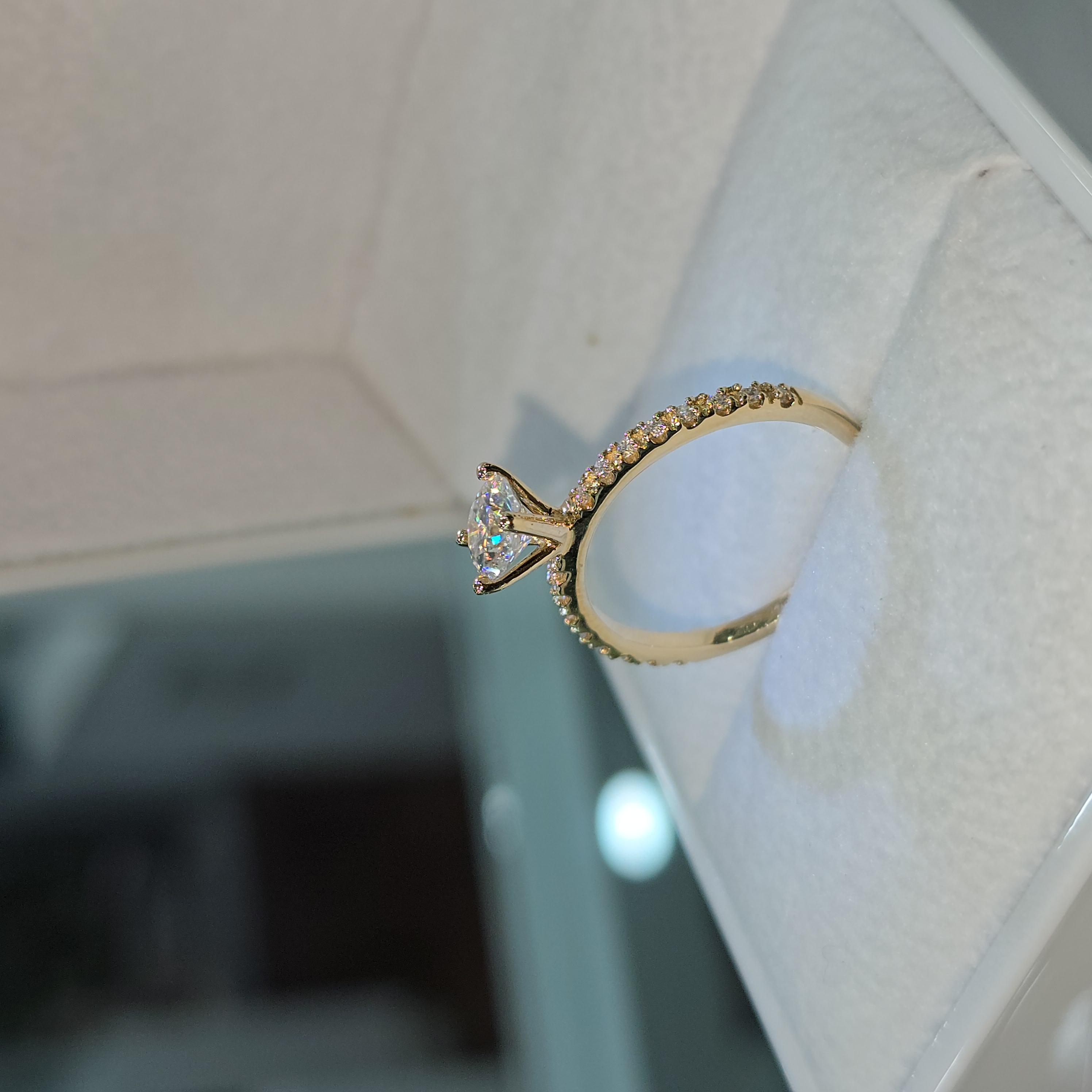 Anillo de Compromiso con Moissanita "Angella "