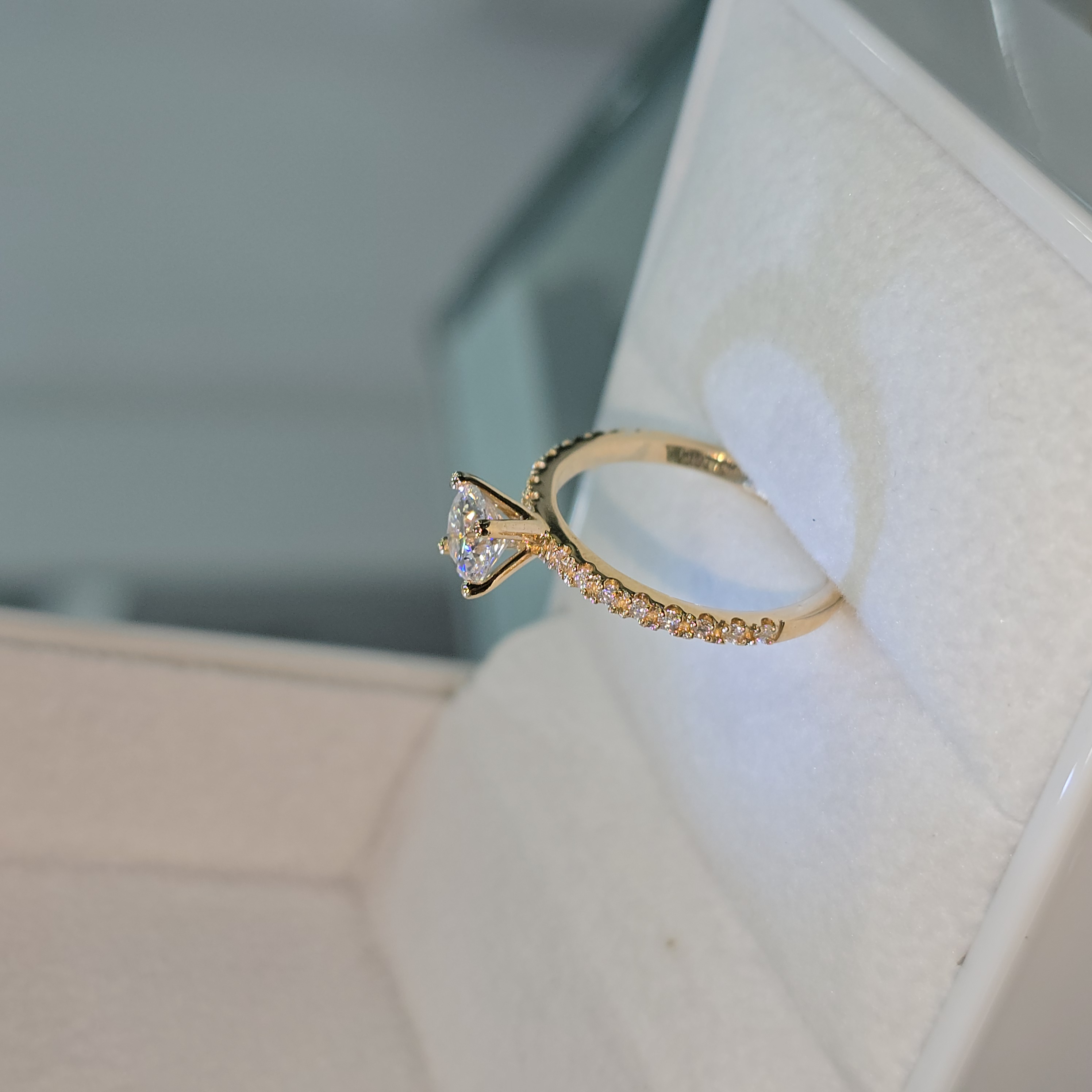 Anillo de Compromiso con Moissanita "Angella "