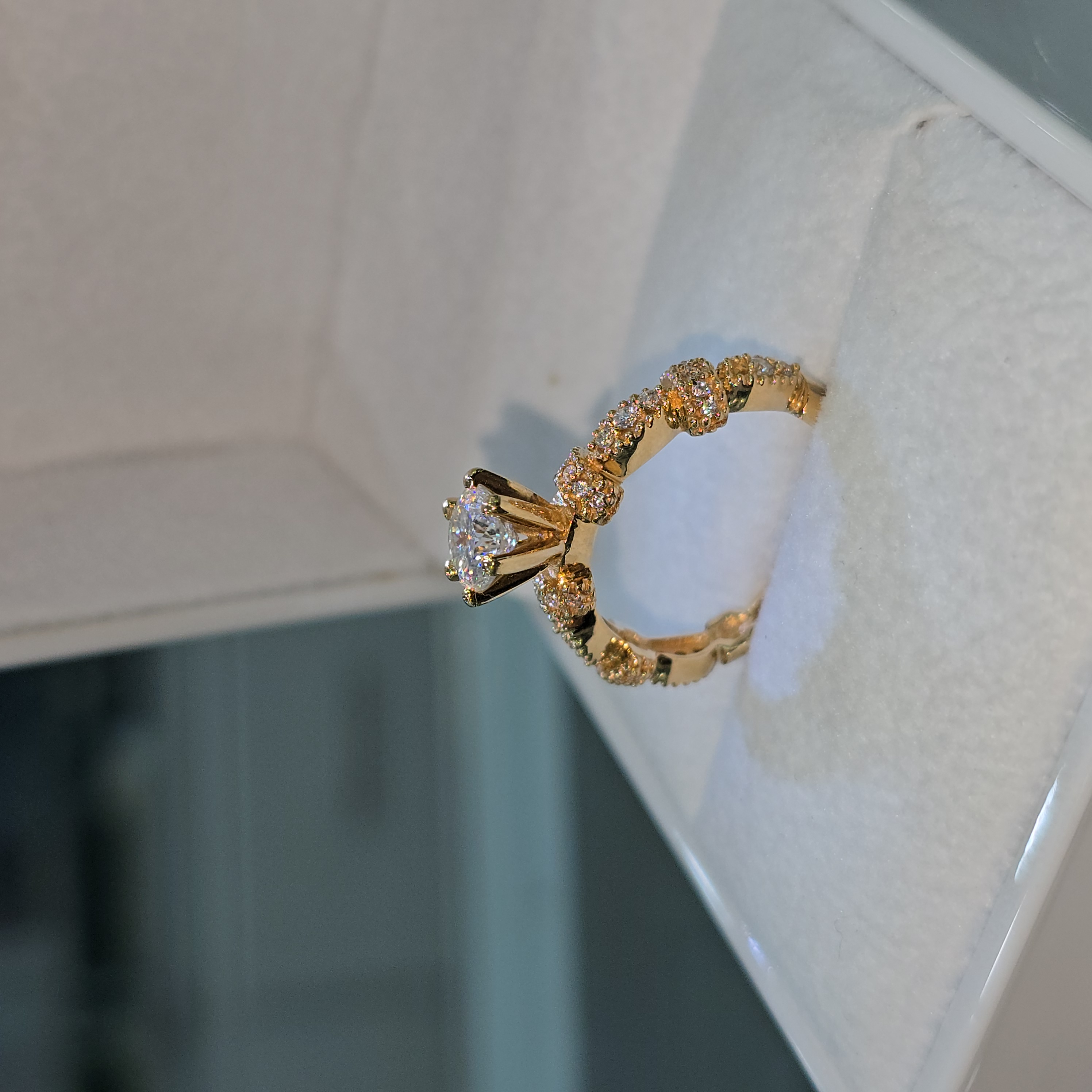 Anillo de Compromiso con Moissanita  "Queen"