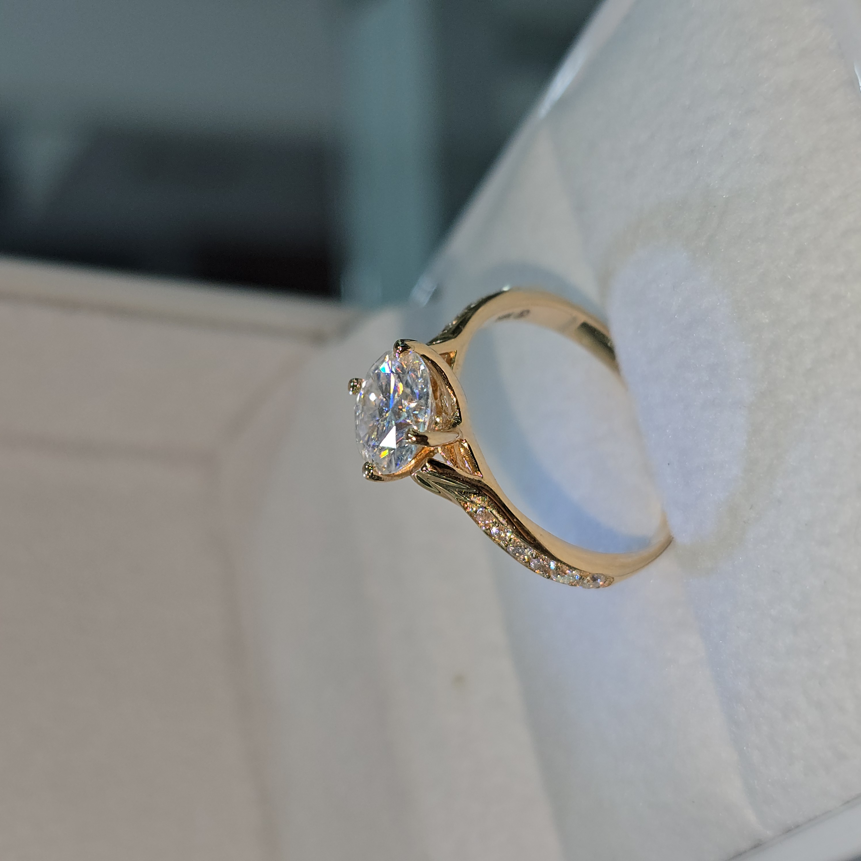 Anillo de Compromiso con Moissanite "Cristhell"