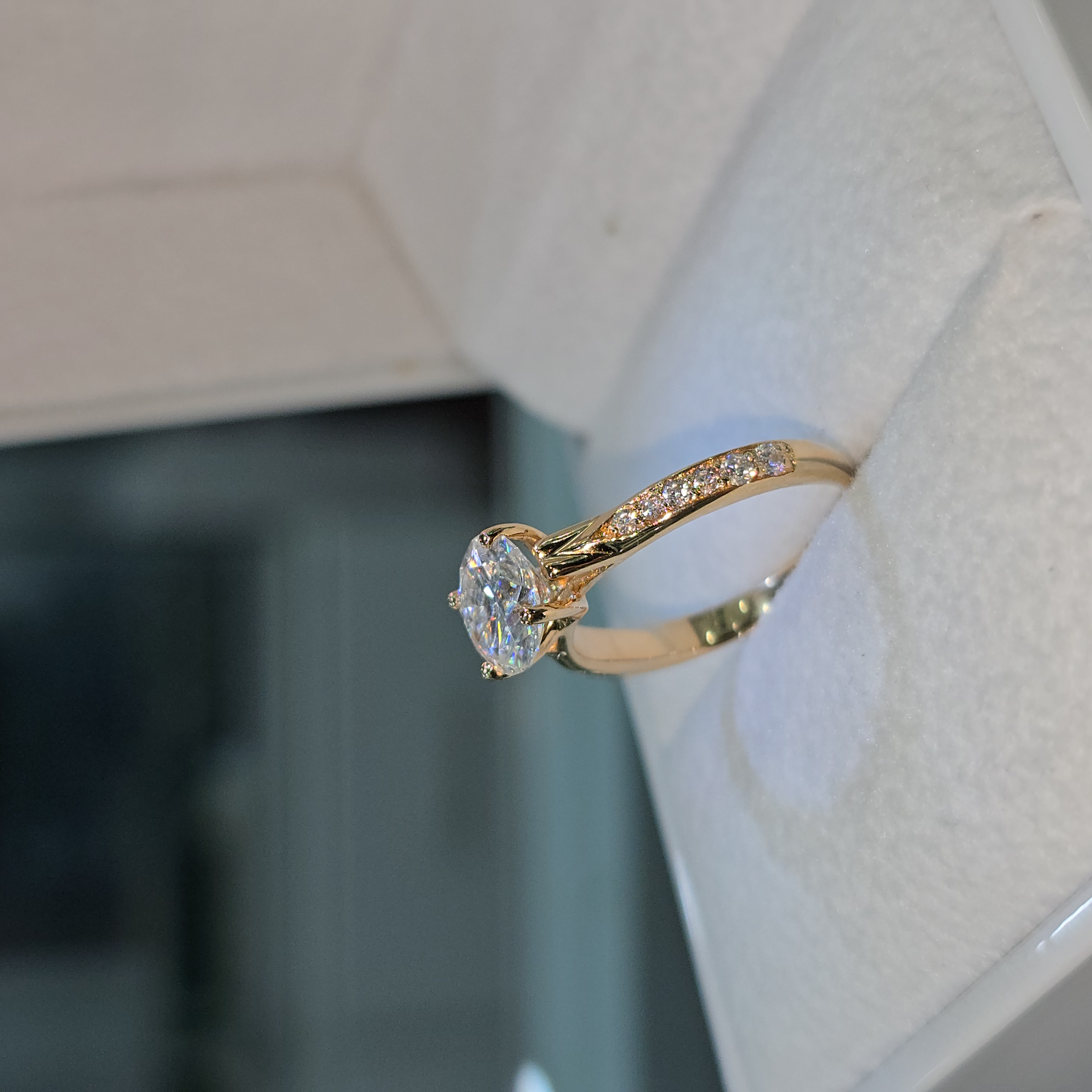 Anillo de Compromiso con Moissanite "Cristhell"