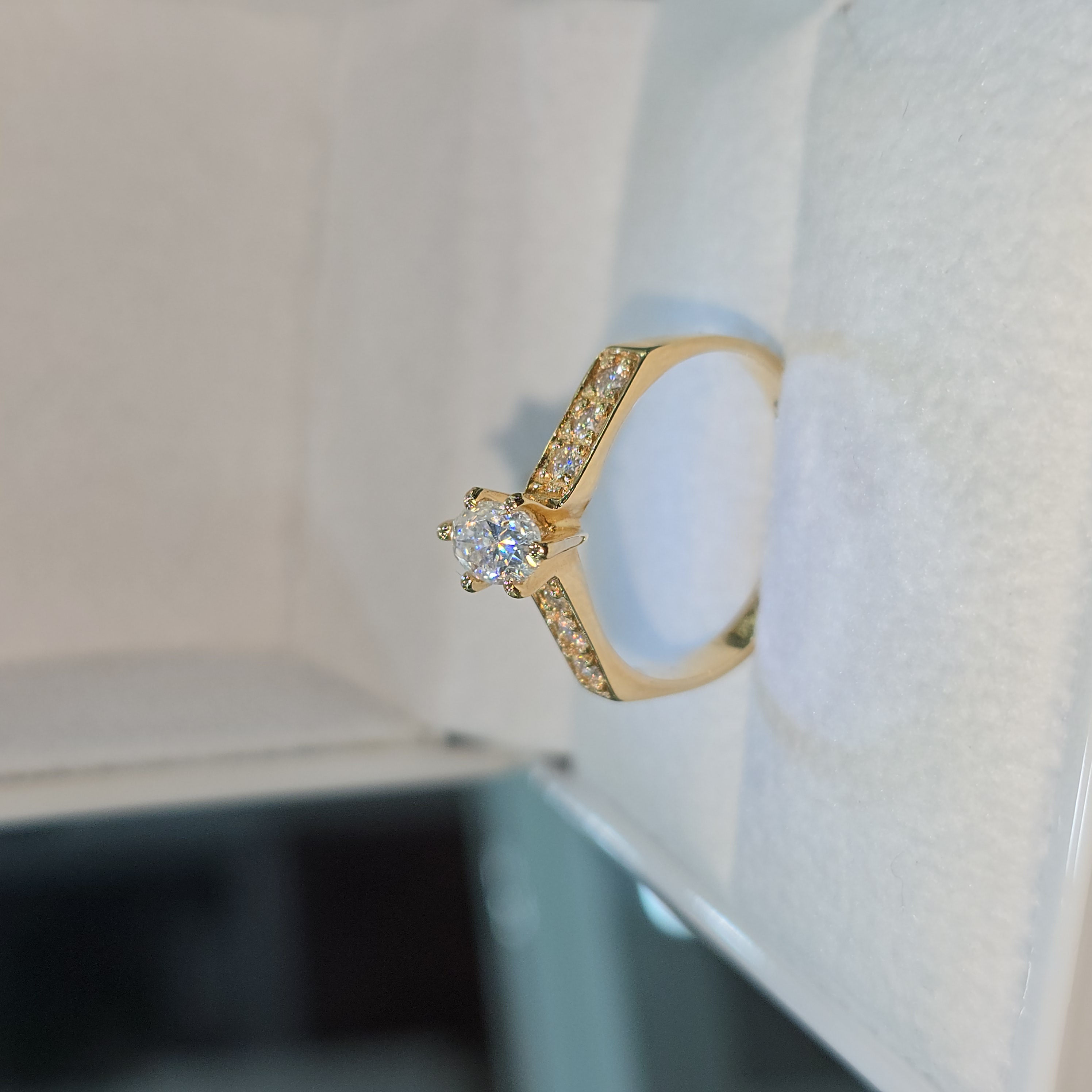 Anillo de Compromiso con Moissanite "Imperial"