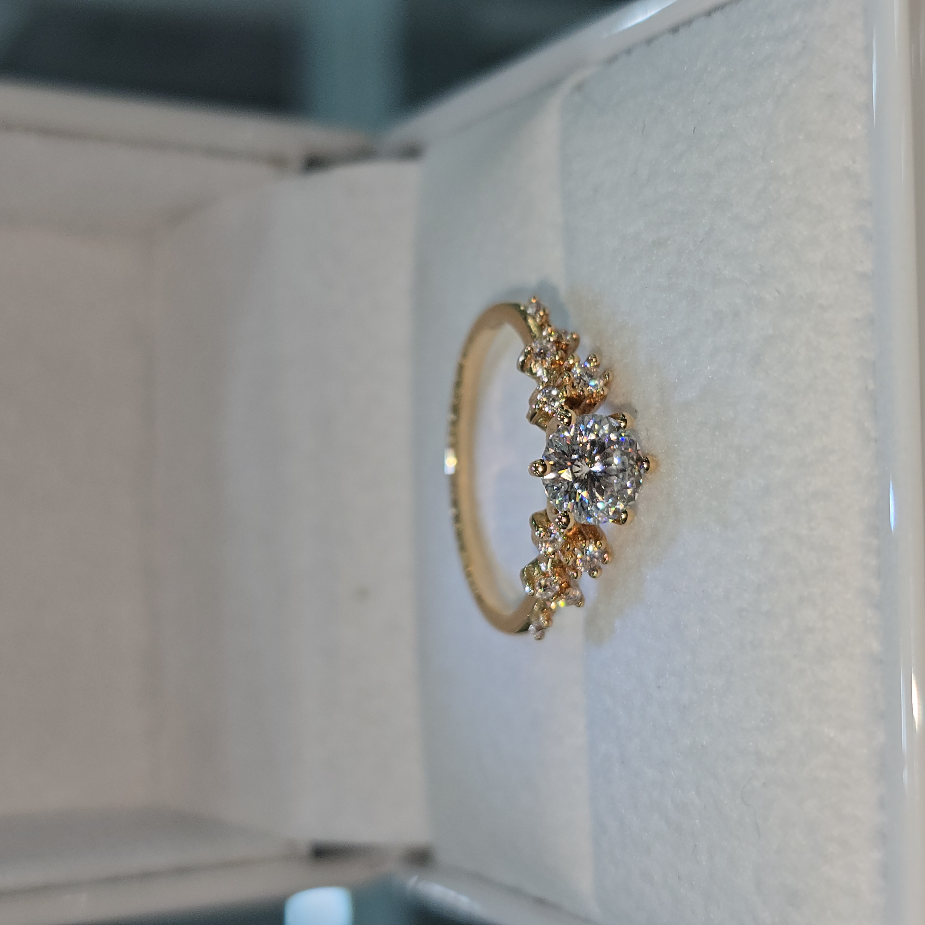 Anillo de Compromiso con Moissanite "Lucero"