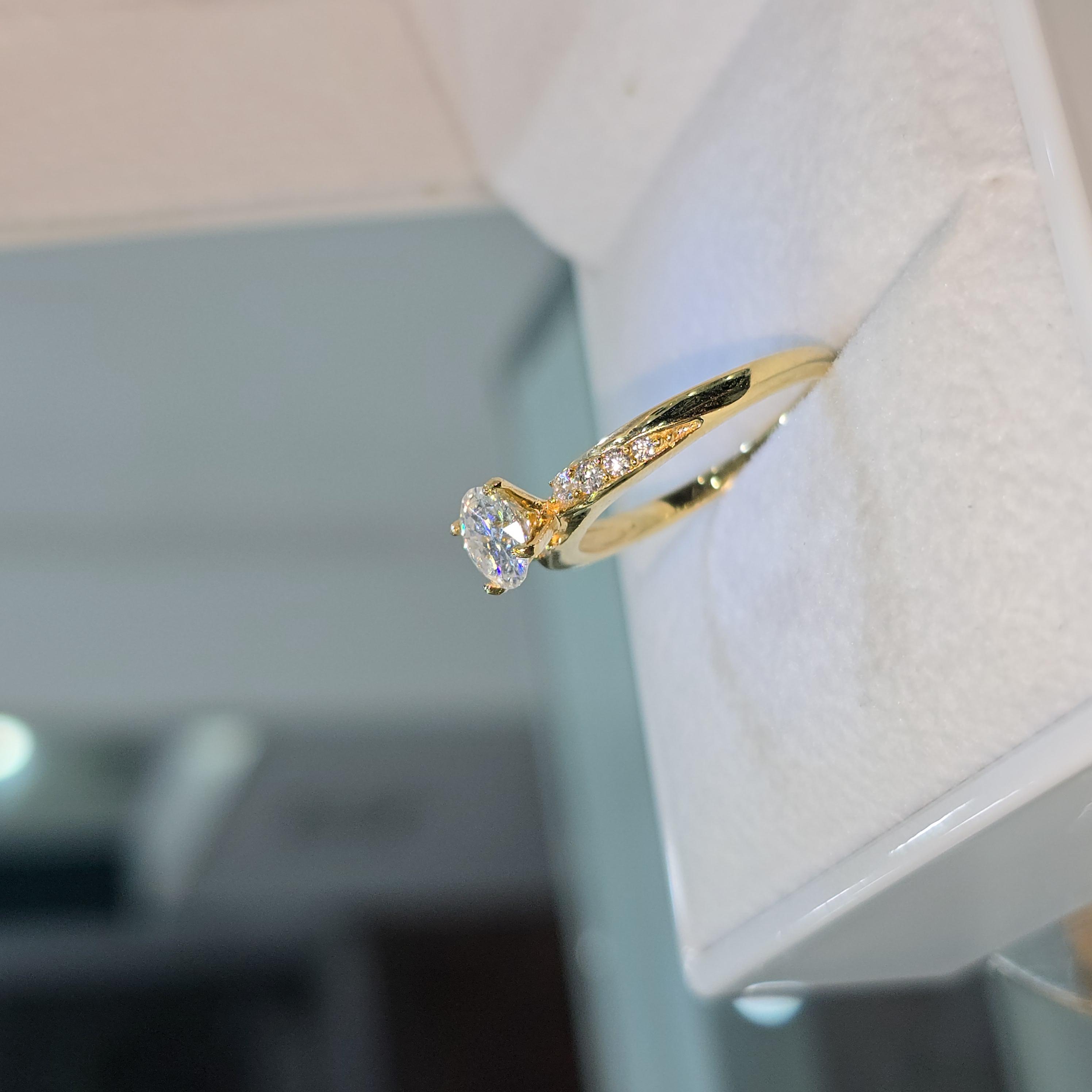 Anillo de Compromiso con Moissanite "April"