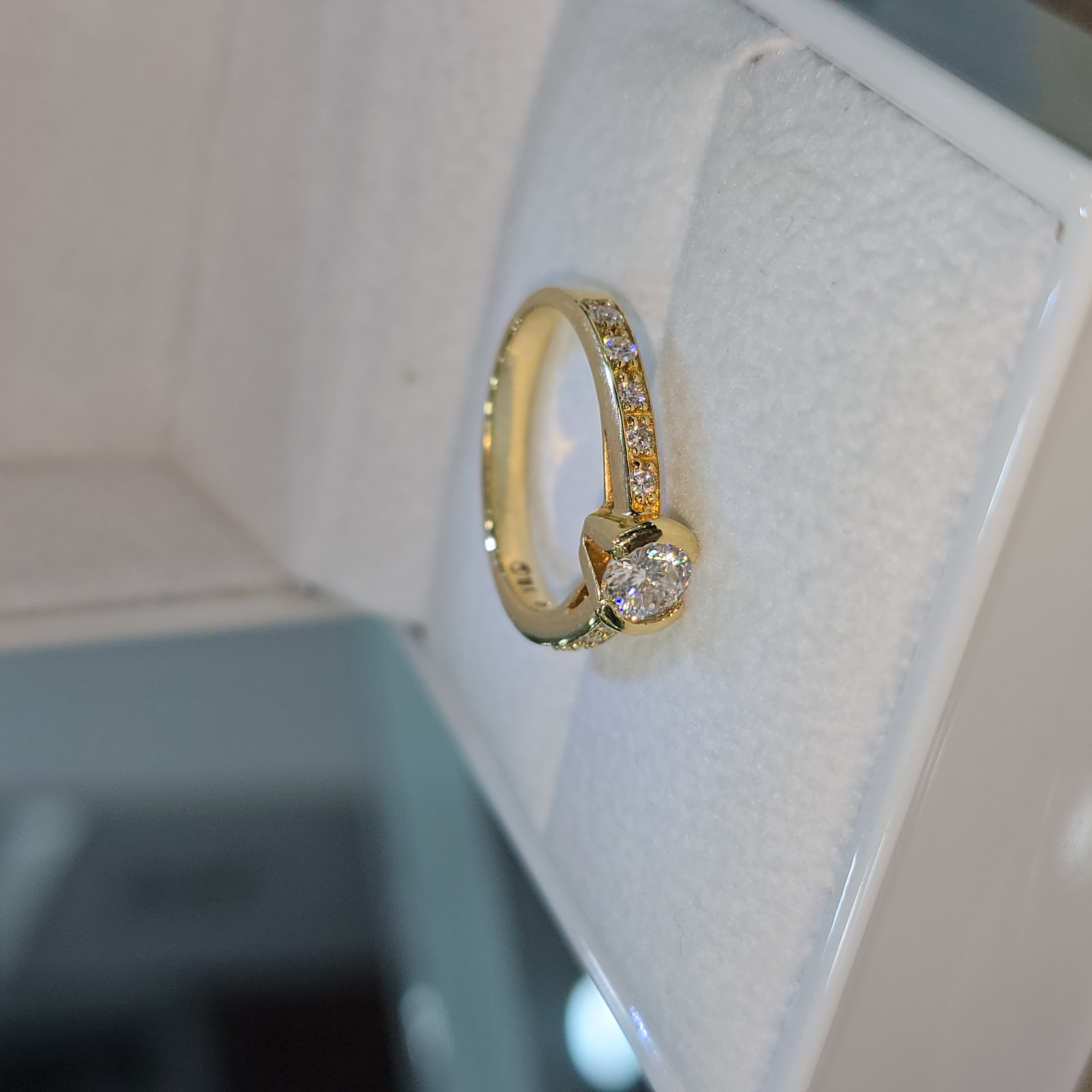 Anillo de Compromiso con Moissanite  "Siempre tú"