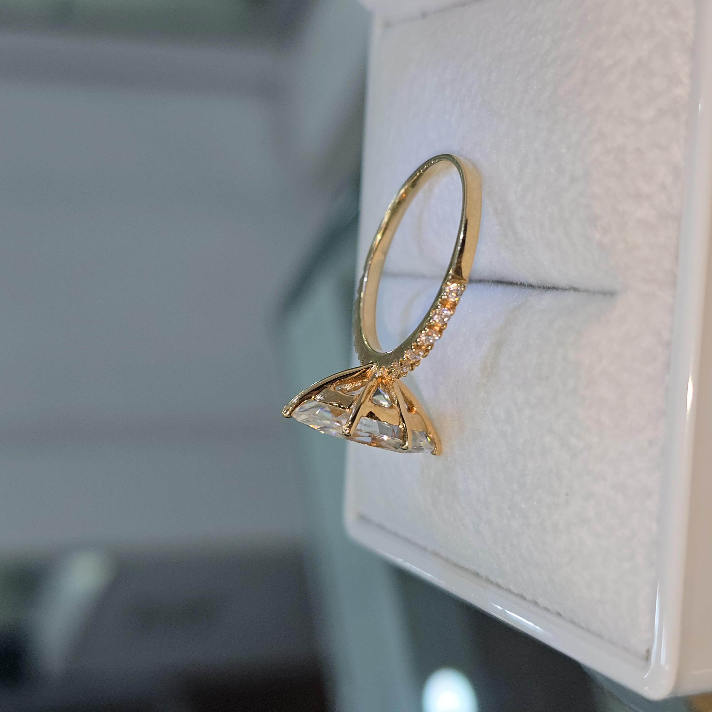 Anillo con Moissanite "Selena"