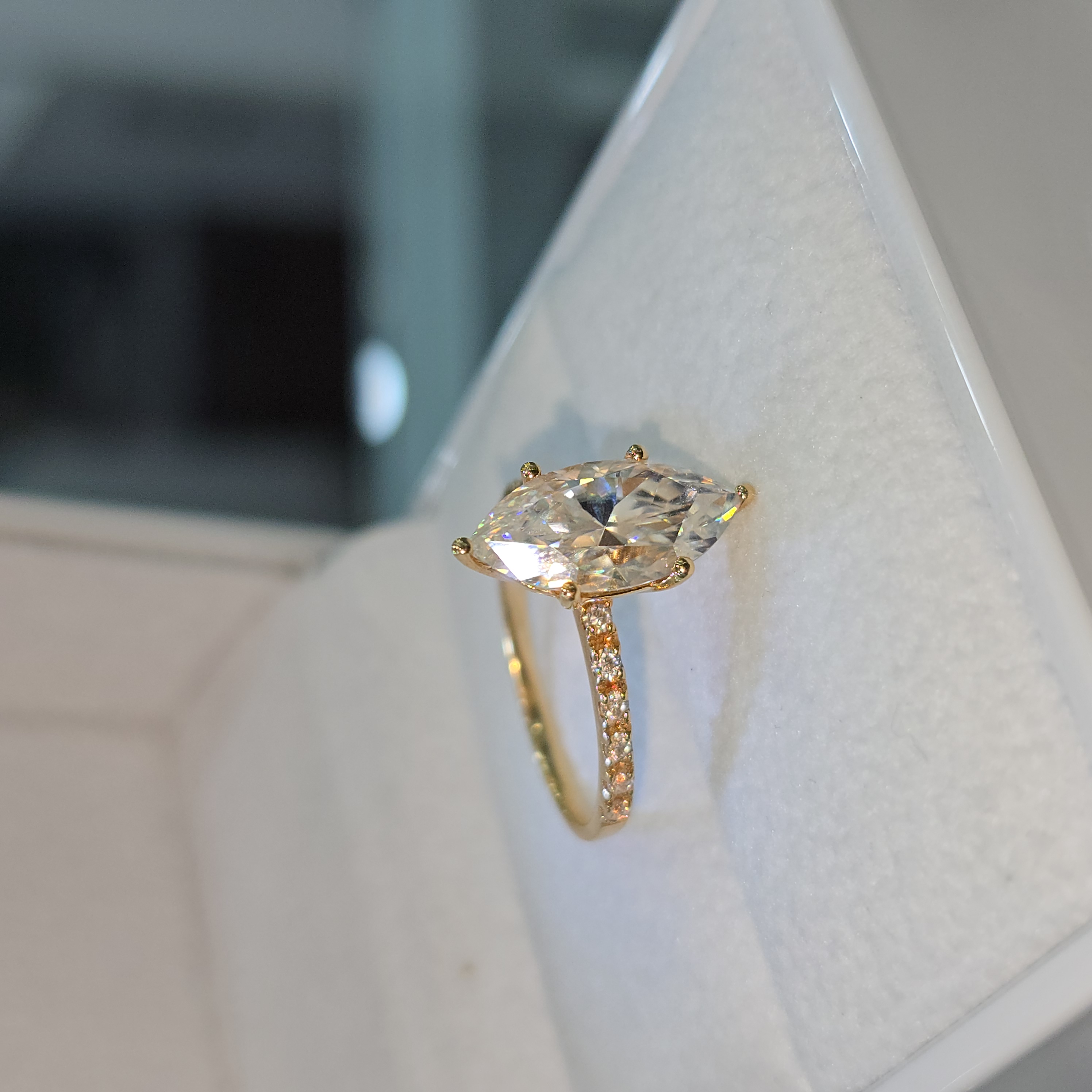 Anillo con Moissanite "Selena"