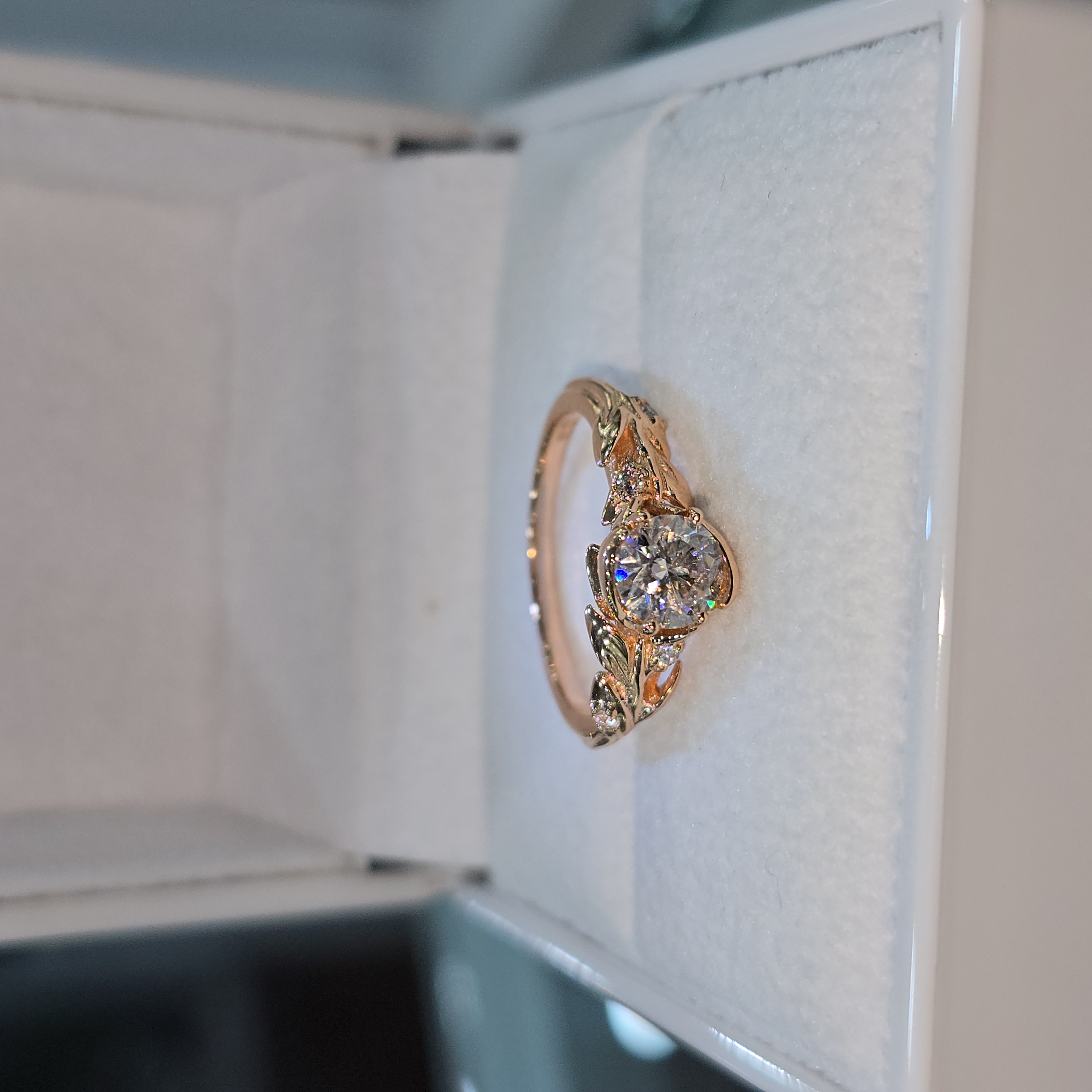 Anillo de Compromiso Moissanite  "Rose"