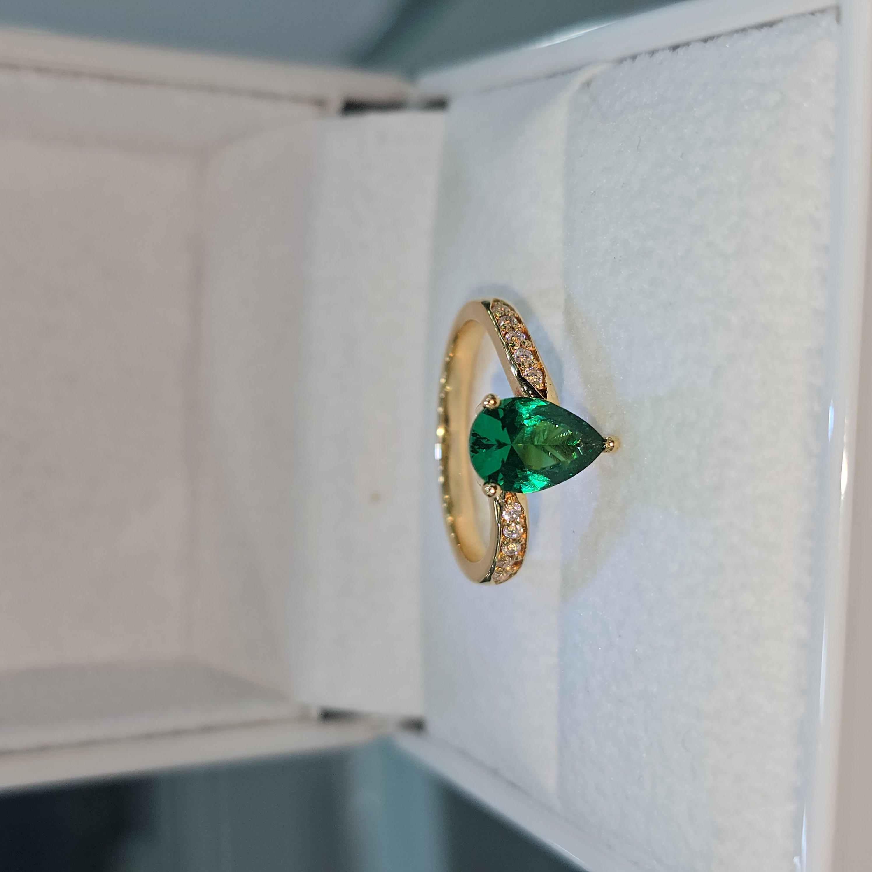 Anillo Circón Gota Verde "Cataline"