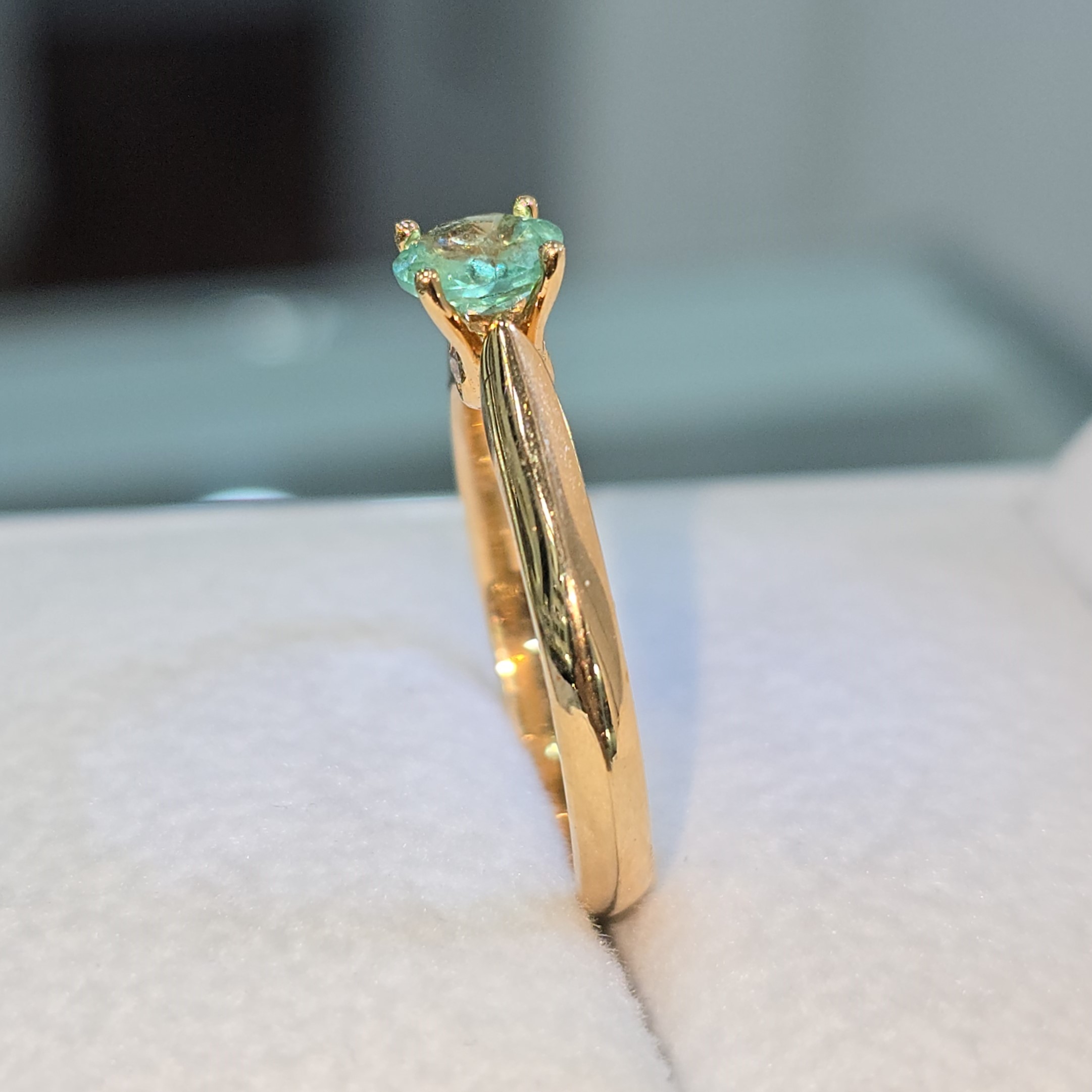 Anillo "Esmeralda  Primavera”