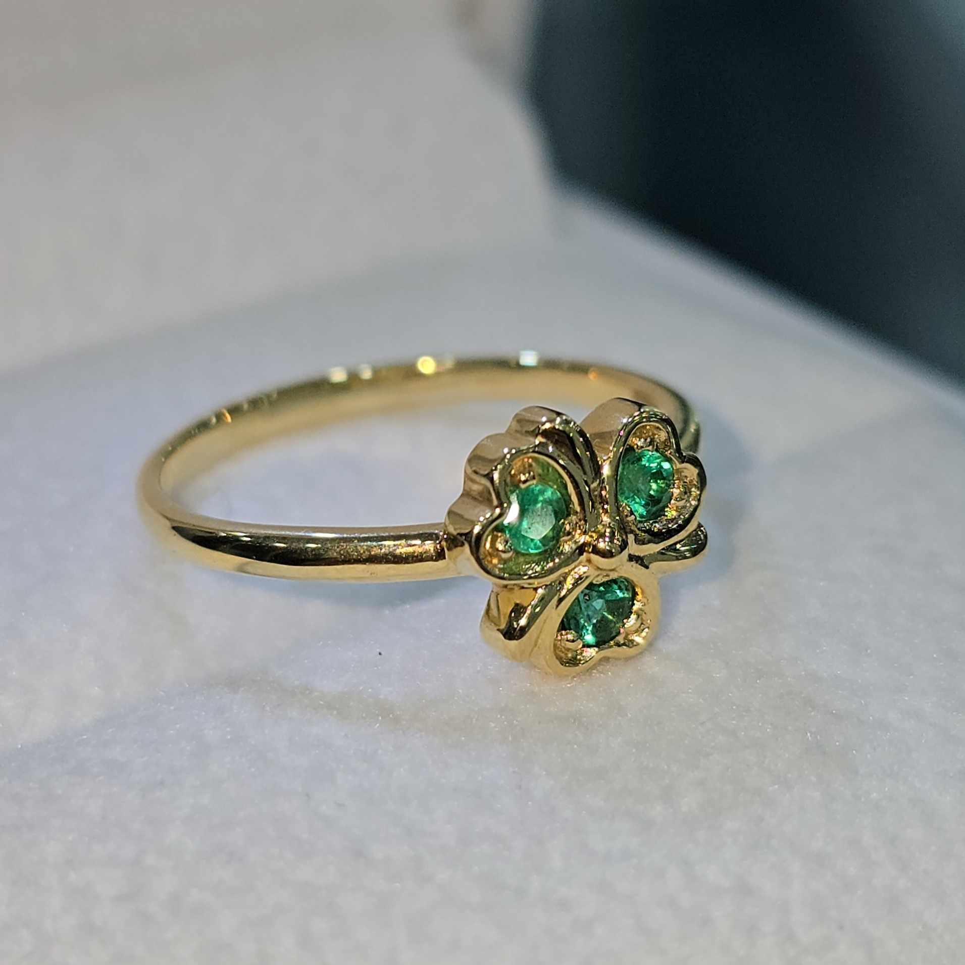 Anillo "Esmeraldas Naturales"