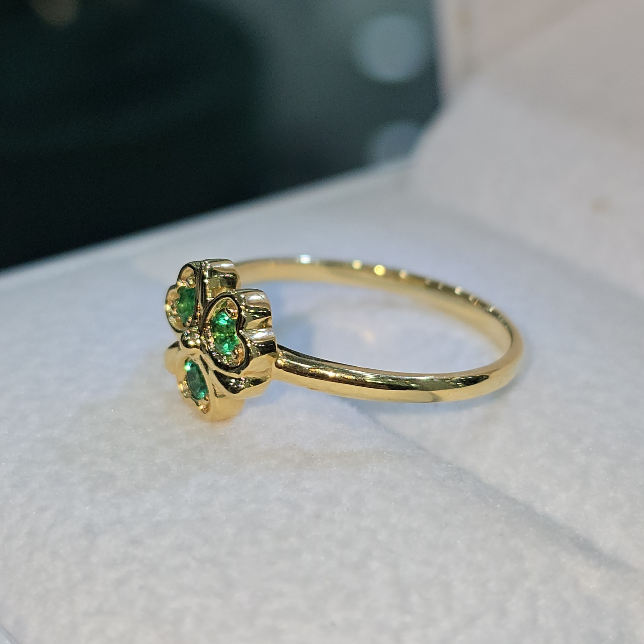 Anillo "Esmeraldas Naturales"