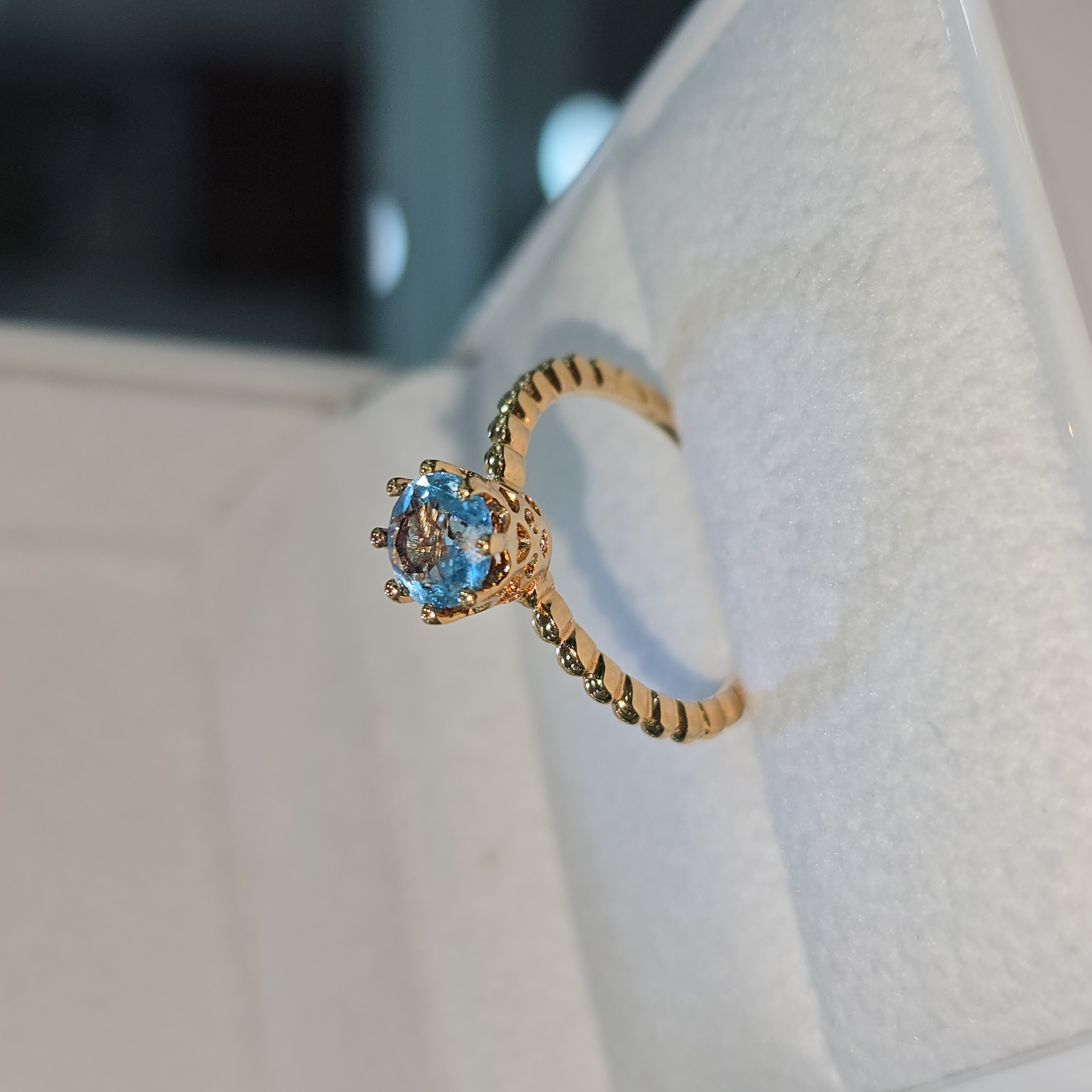 Anillo "Topacio Marino"