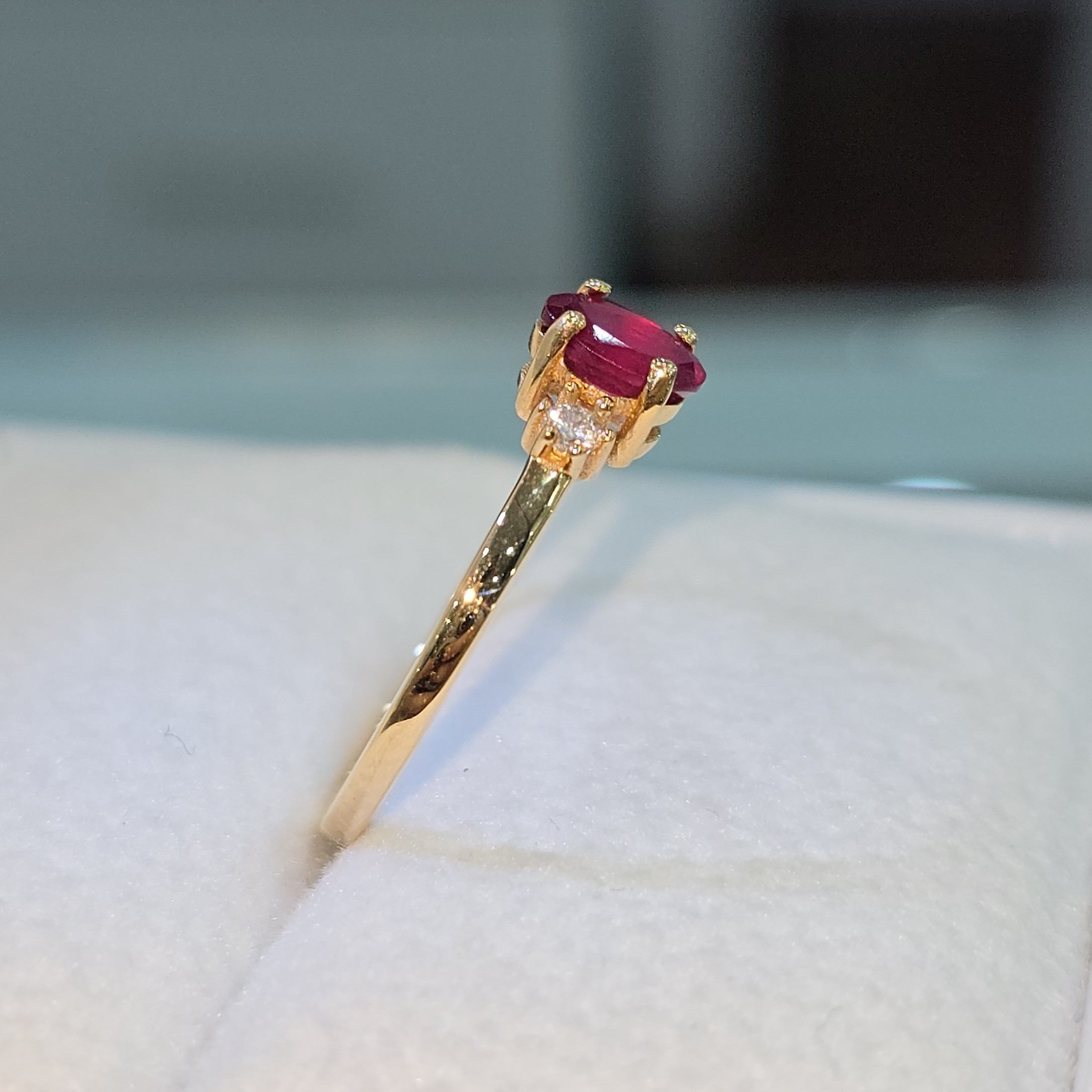 Anillo de Compromiso  con Piedra Natural Rubí "Radiante"