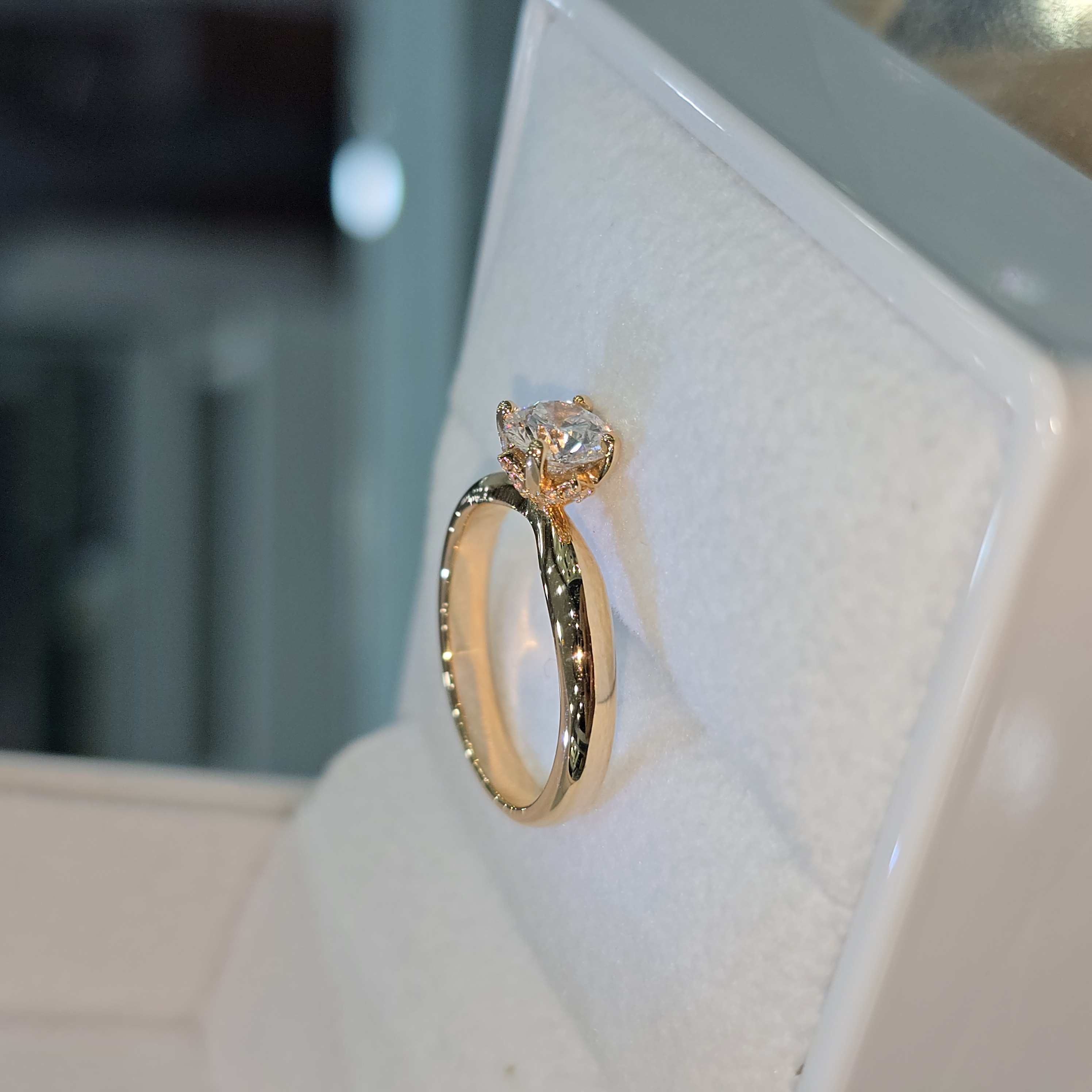 Anillo de Compromiso con Diamante de Laboratorio  “ Aurora”