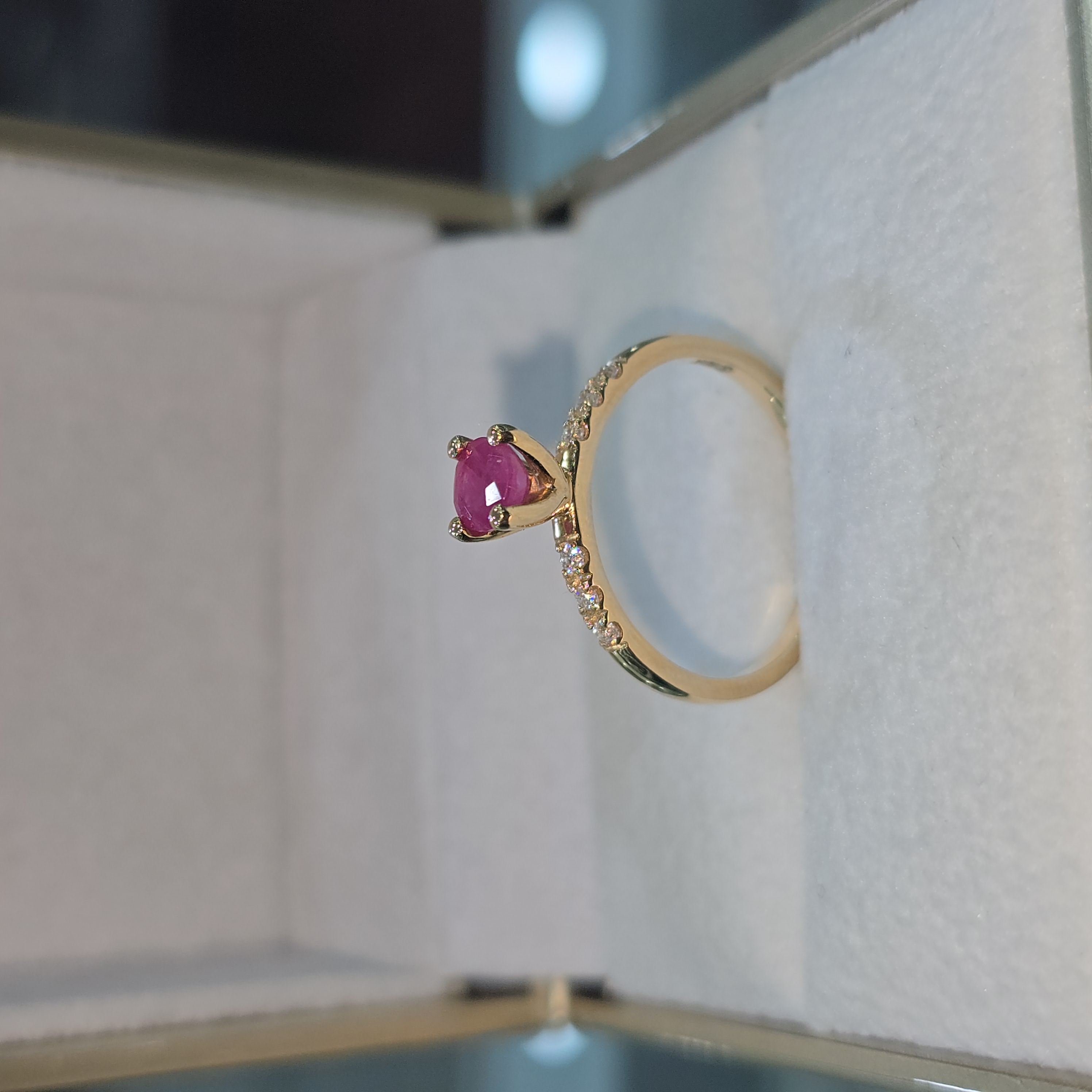 Anillo con Piedra Natural Rubí "Crown”