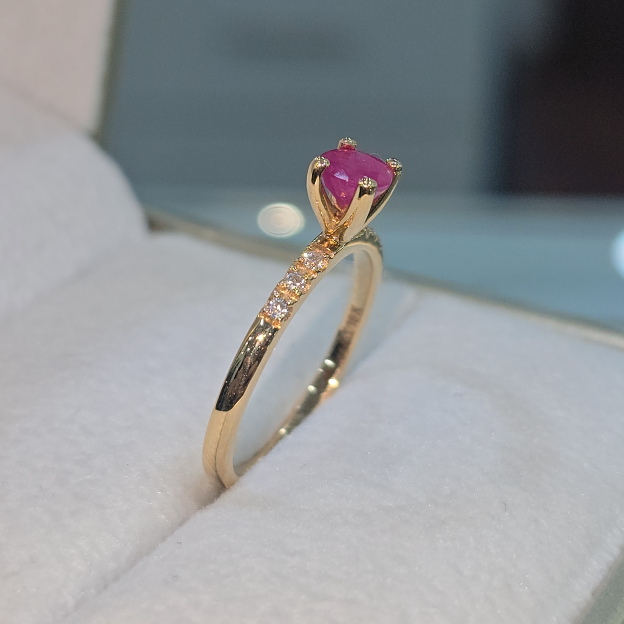 Anillo con Piedra Natural Rubí "Crown”