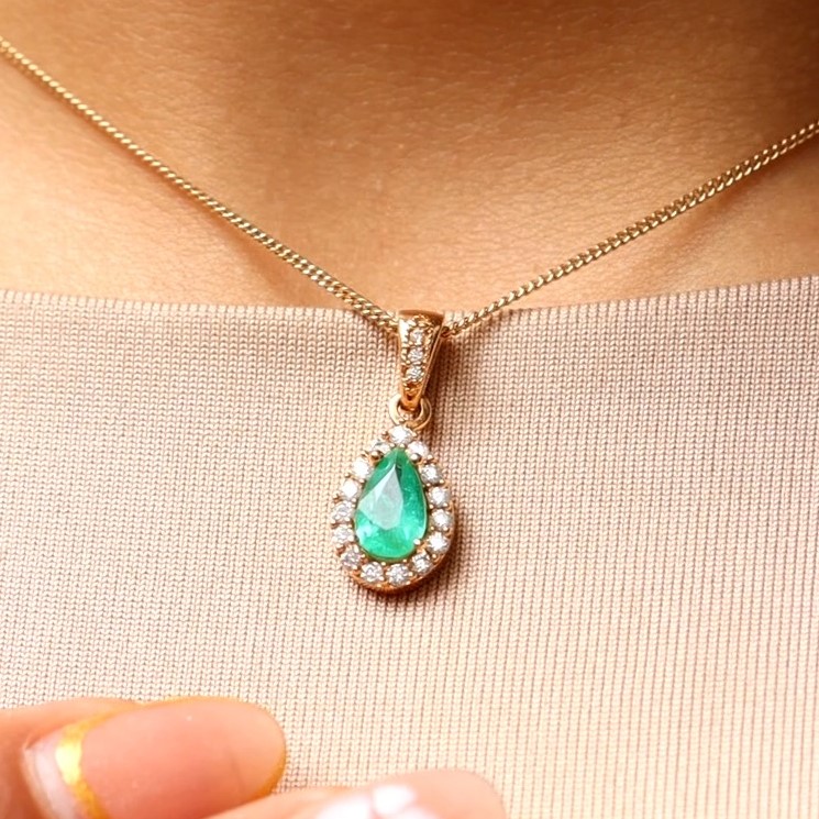 Dije "Esmeralda Sagrada"