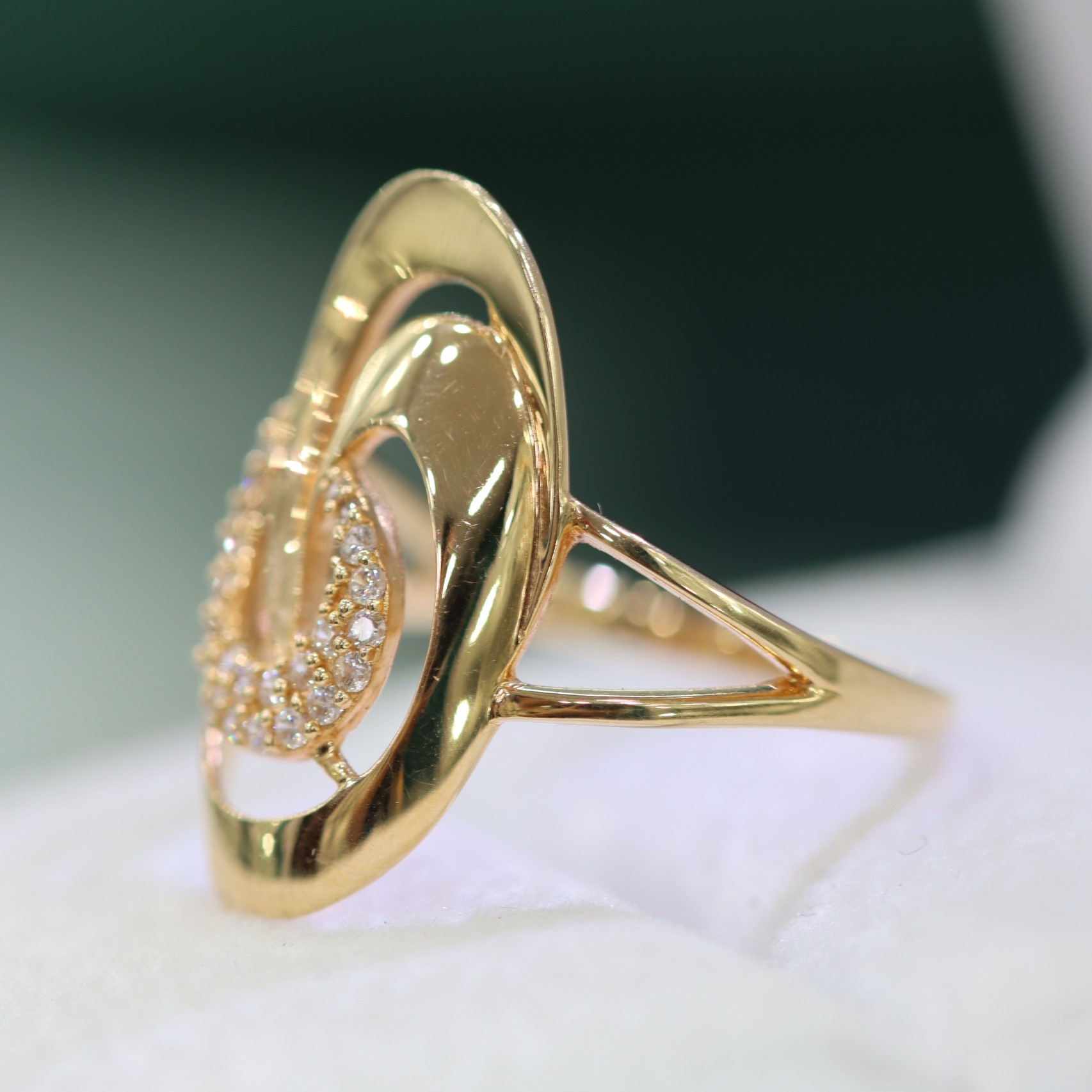 Anillo "Circón Estelar"