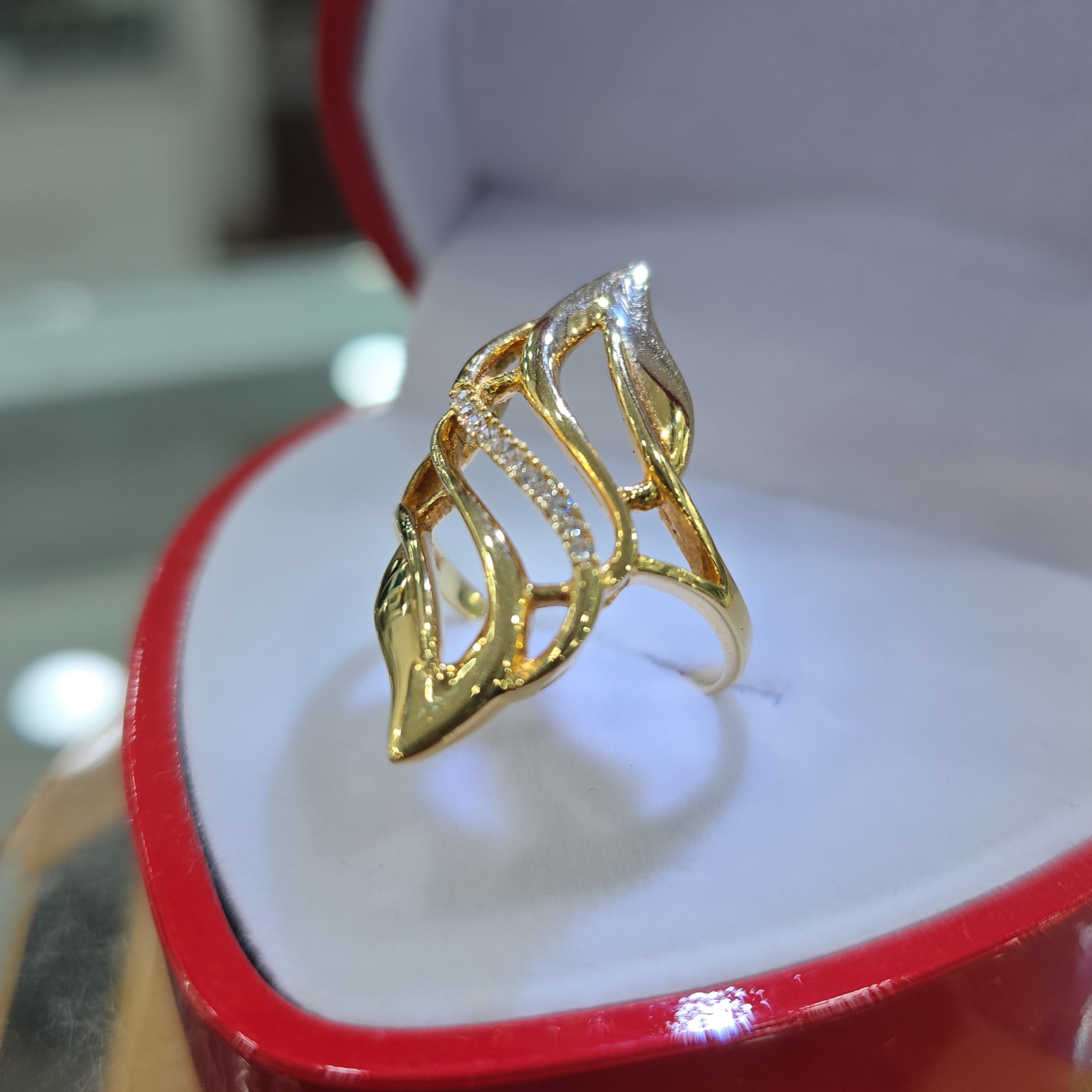 Anillo  "Circón Magestual"