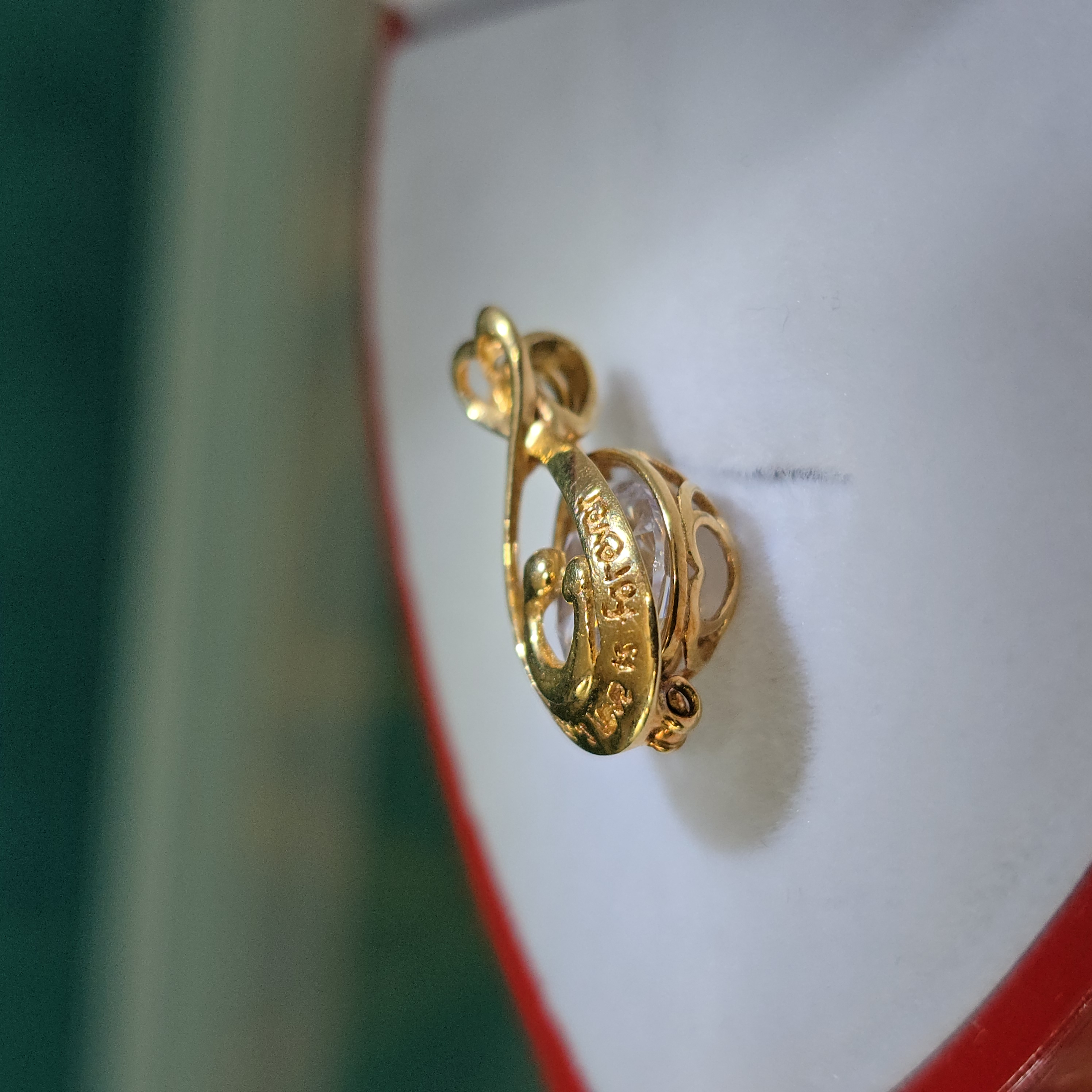 Dije  "Circón Golden Star"