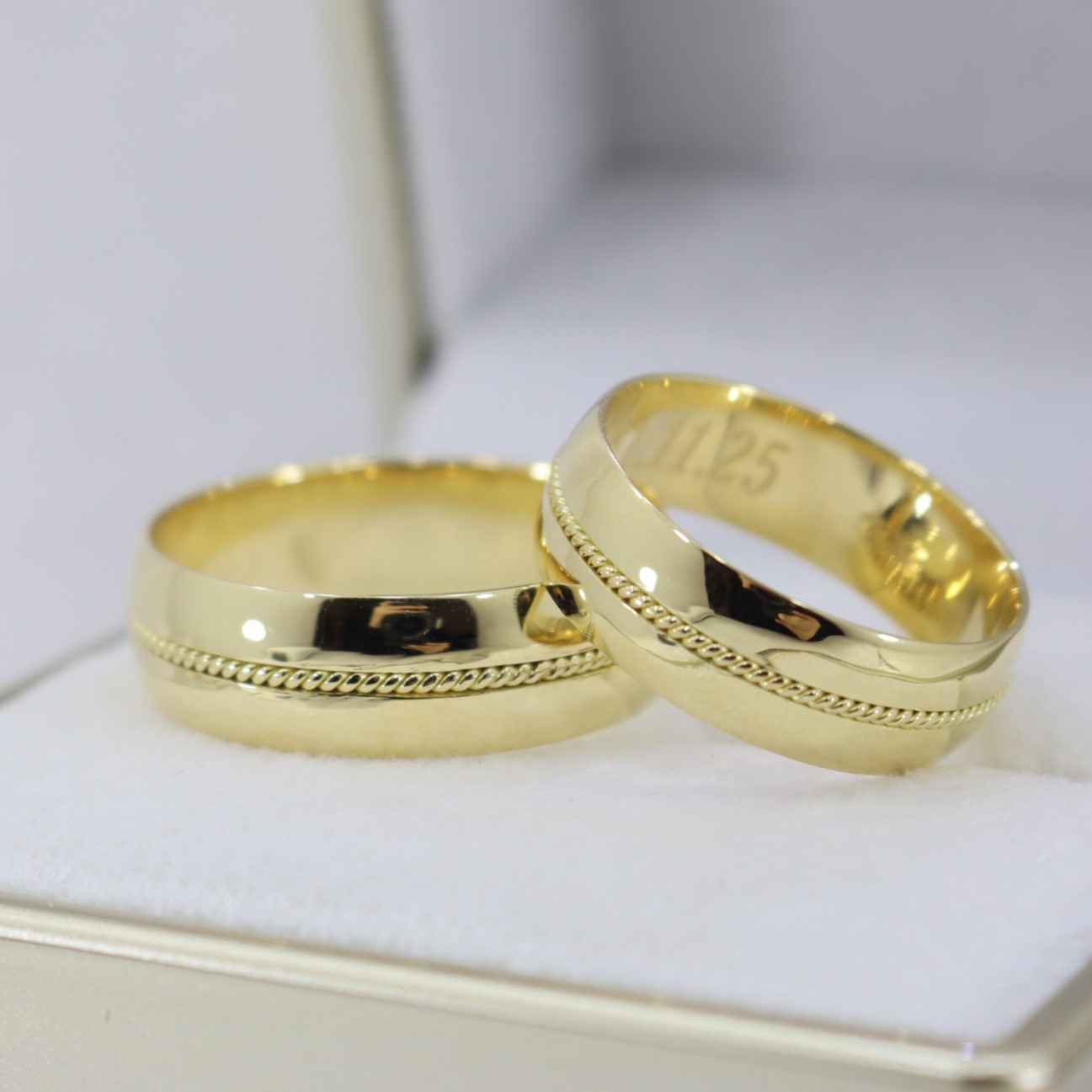 Aros de Boda "Vínculo Sagrado"