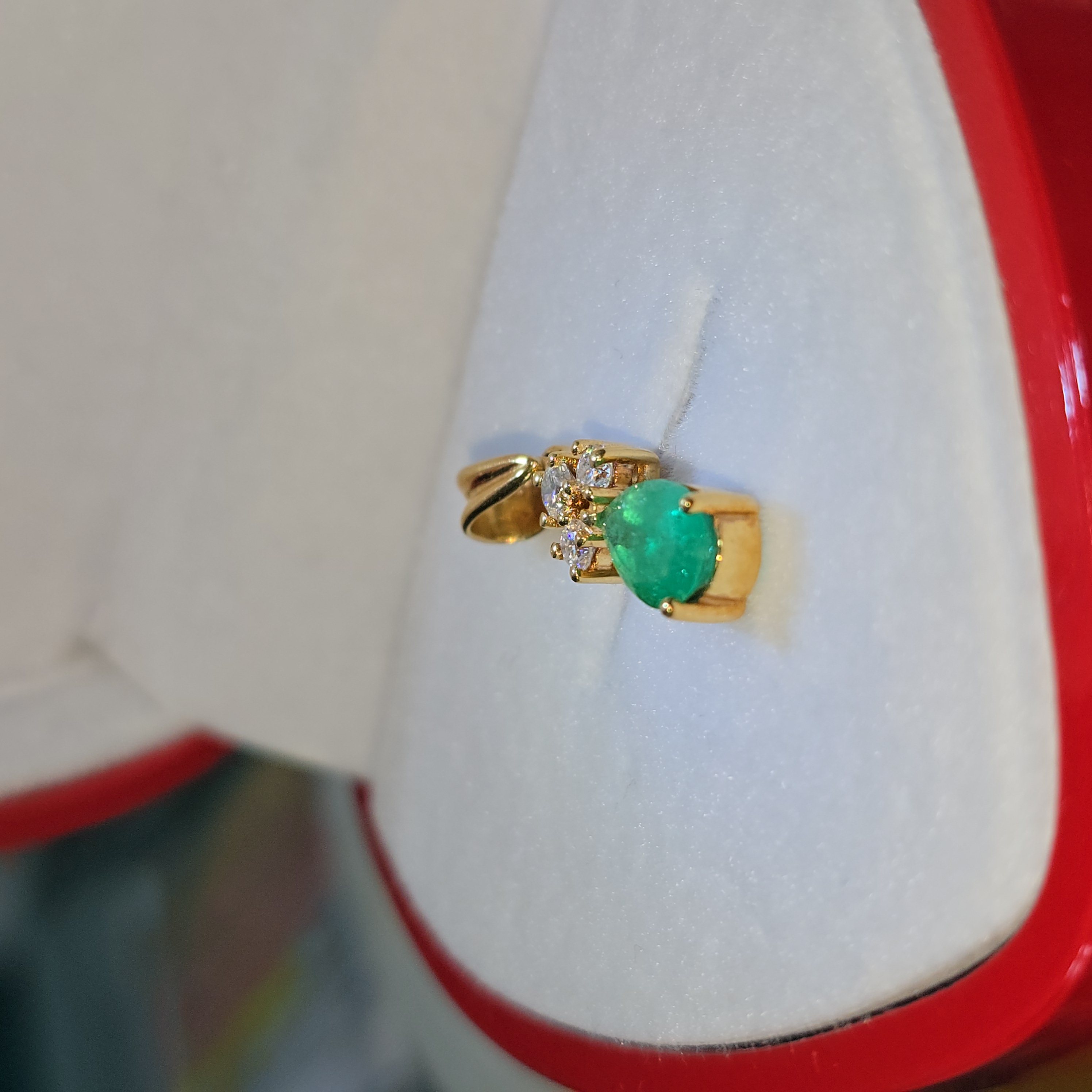 Dije Piedra Natural "Esmeralda Gota"