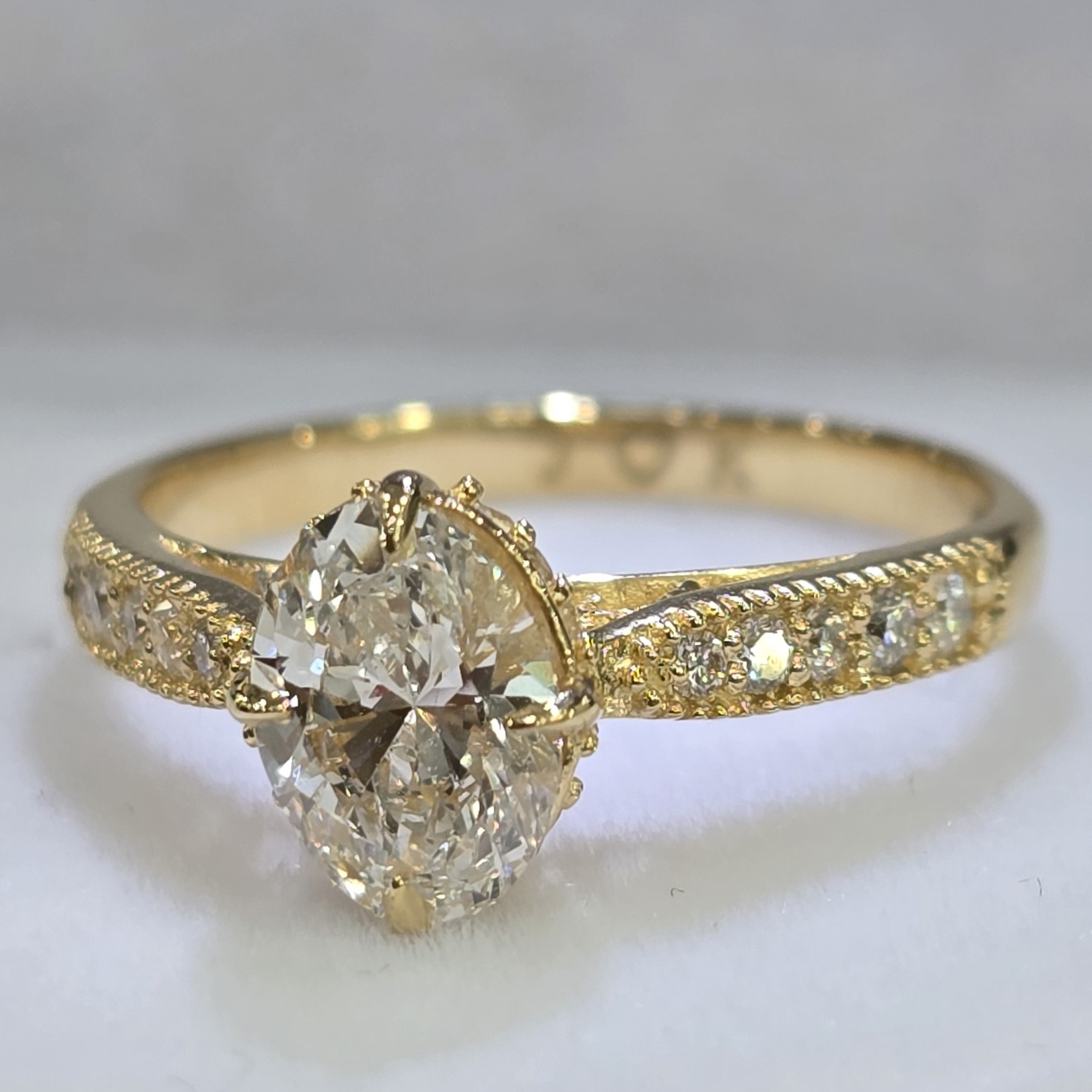 Anillo de Compromiso "Sin Fin"