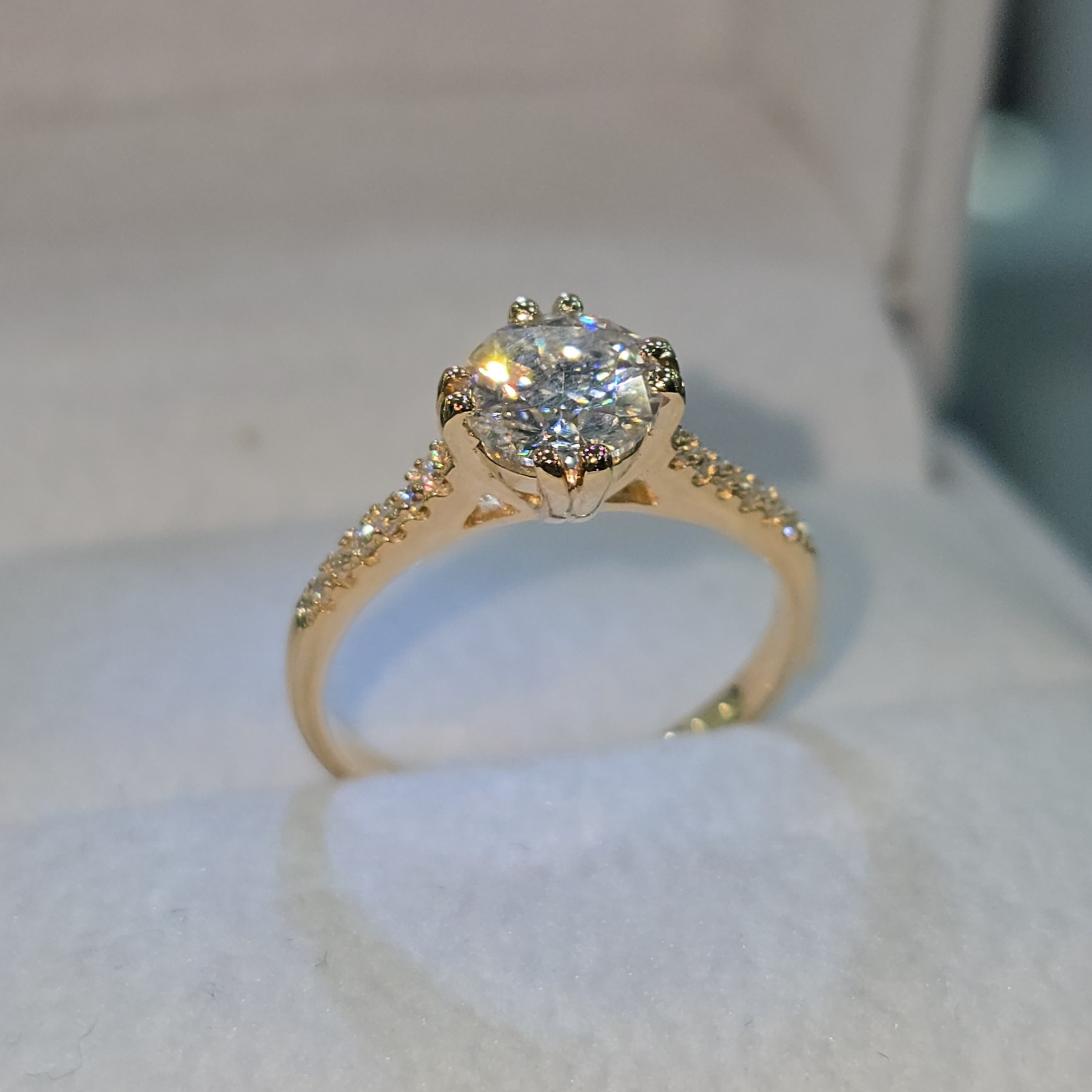 Anillo de Compromiso con Moissanite  "Eco de Corazón"