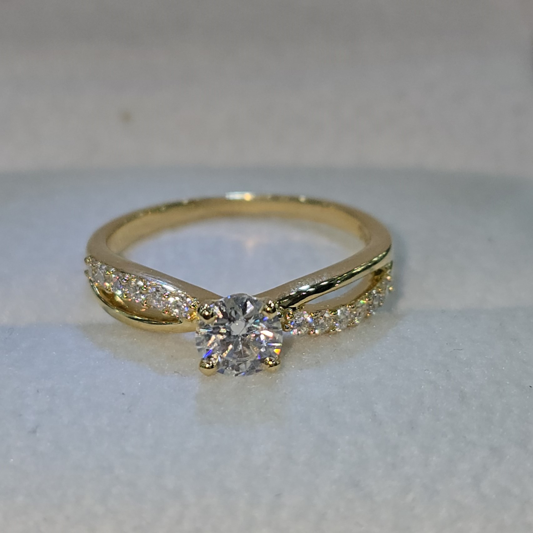 Anillo de Compromiso con Moissanite  " Lúcete"