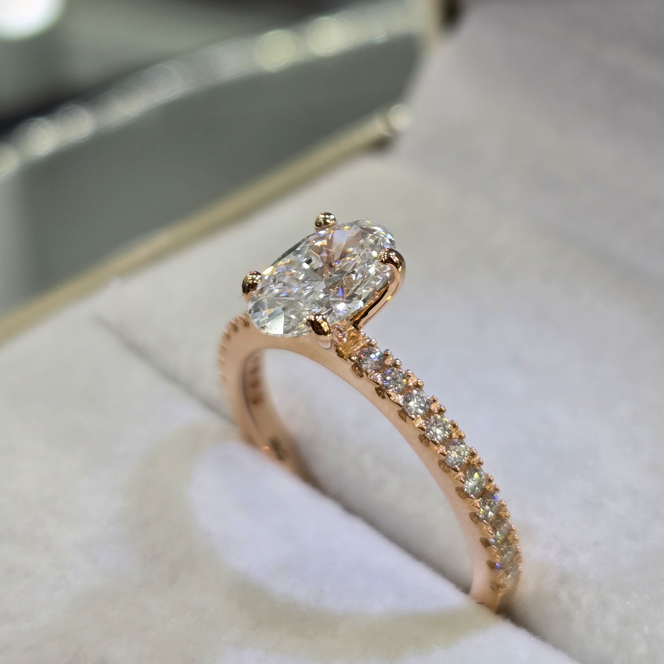 Anillo con Diamante de Laboratorio "Roxane"