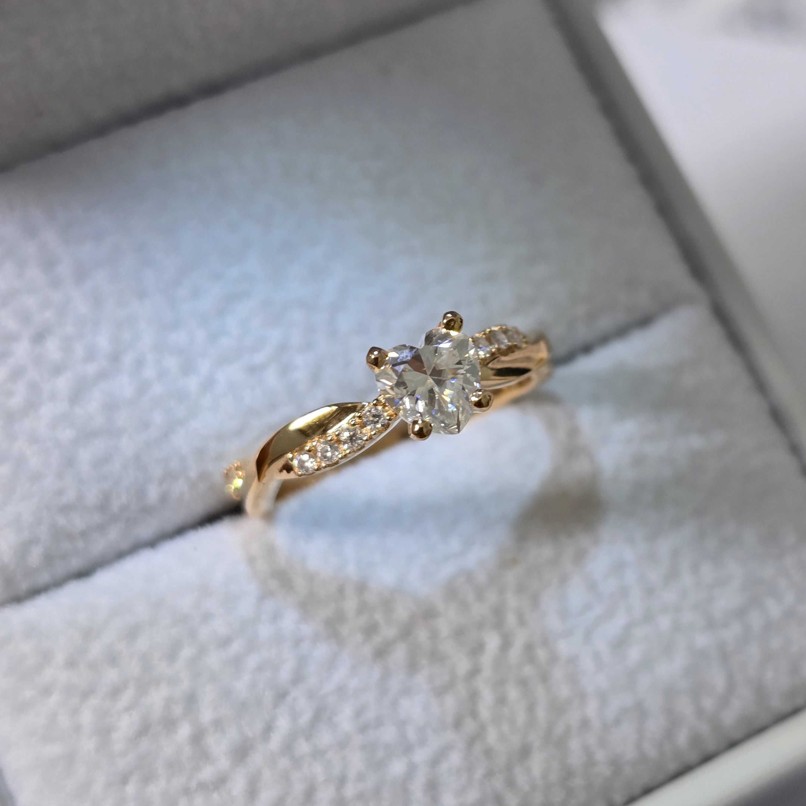 Anillo de Compromiso con Diamante de Laboratorio  "Cristina"