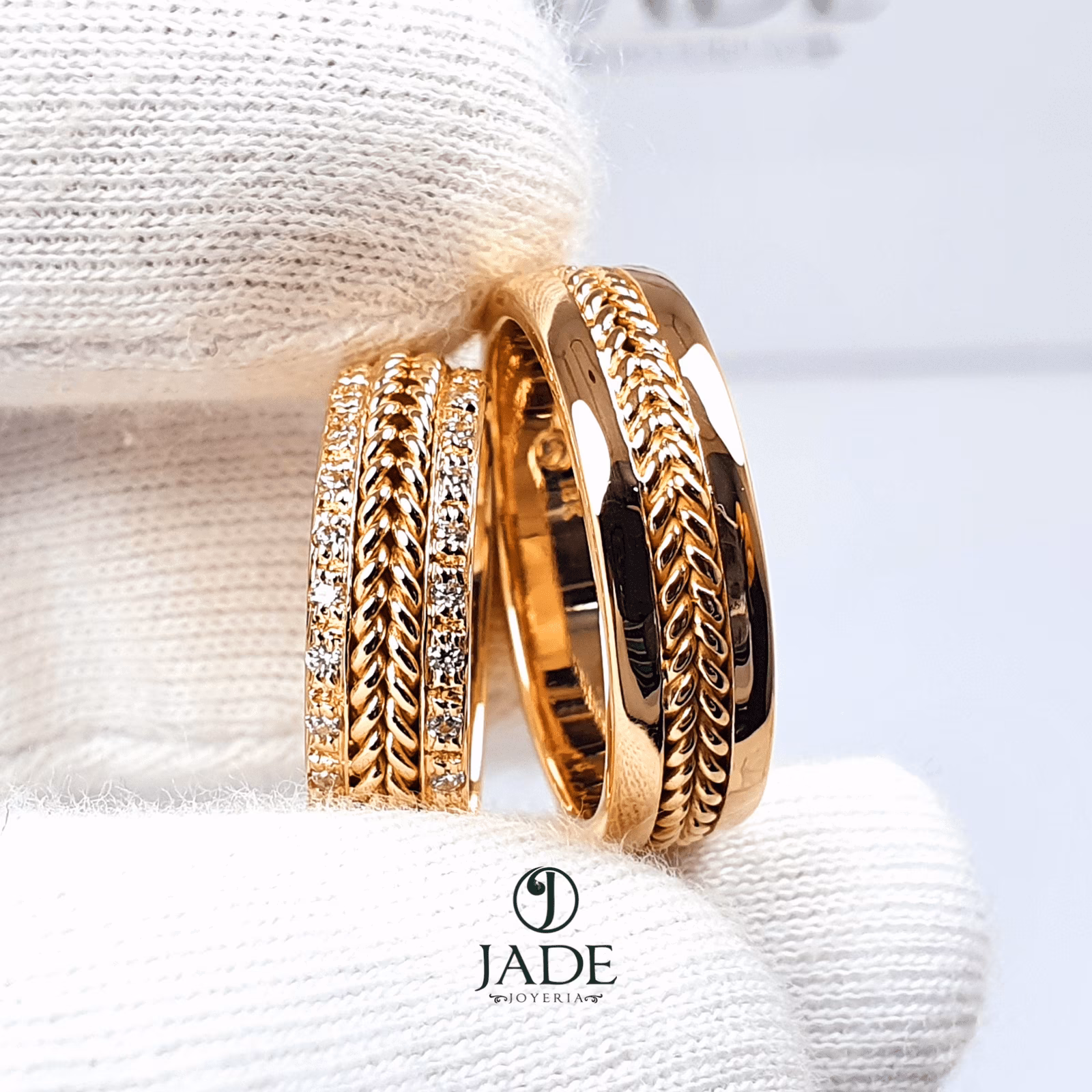 Alianzas con soga y piedras en oro de 18k