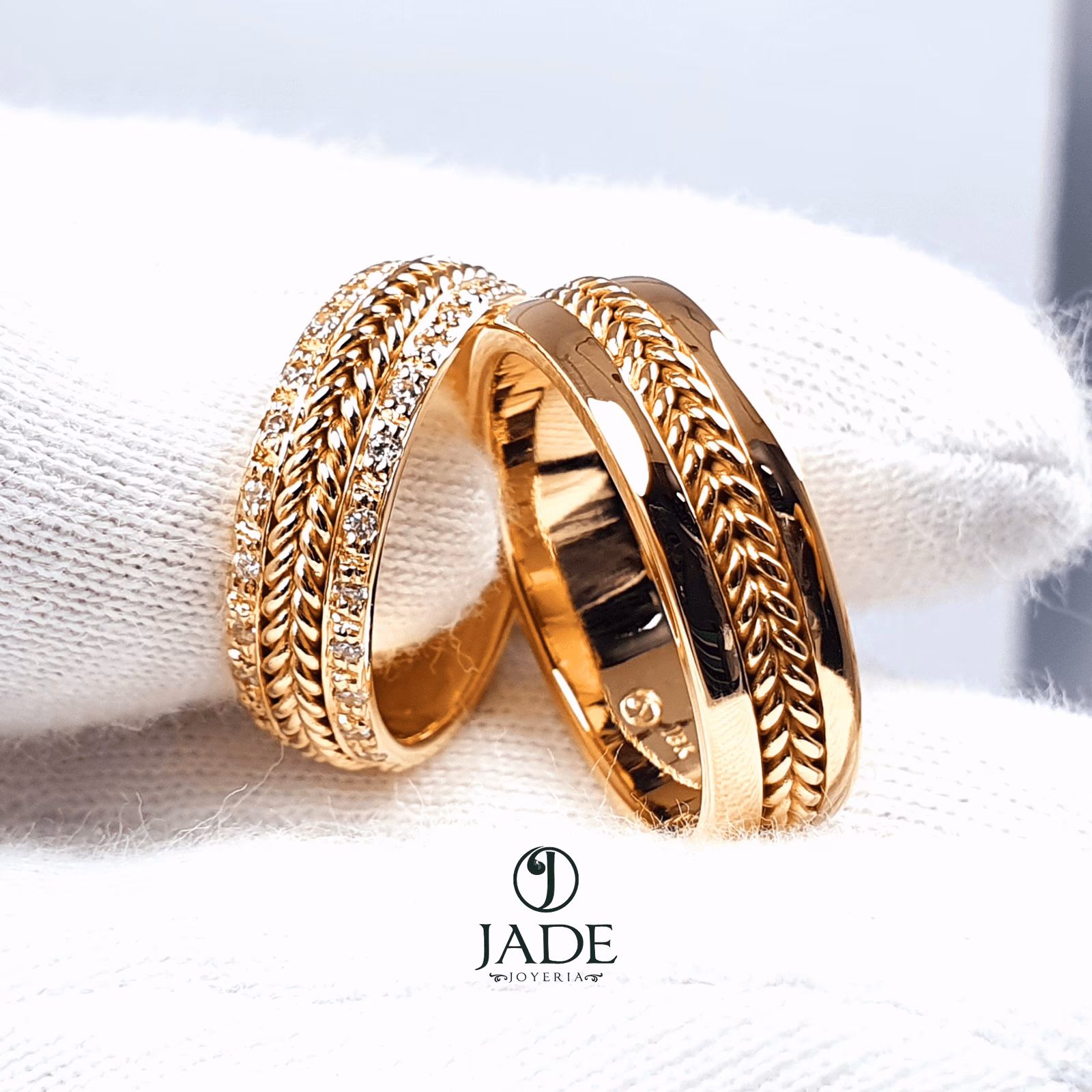 Alianzas con soga y piedras en oro de 18k