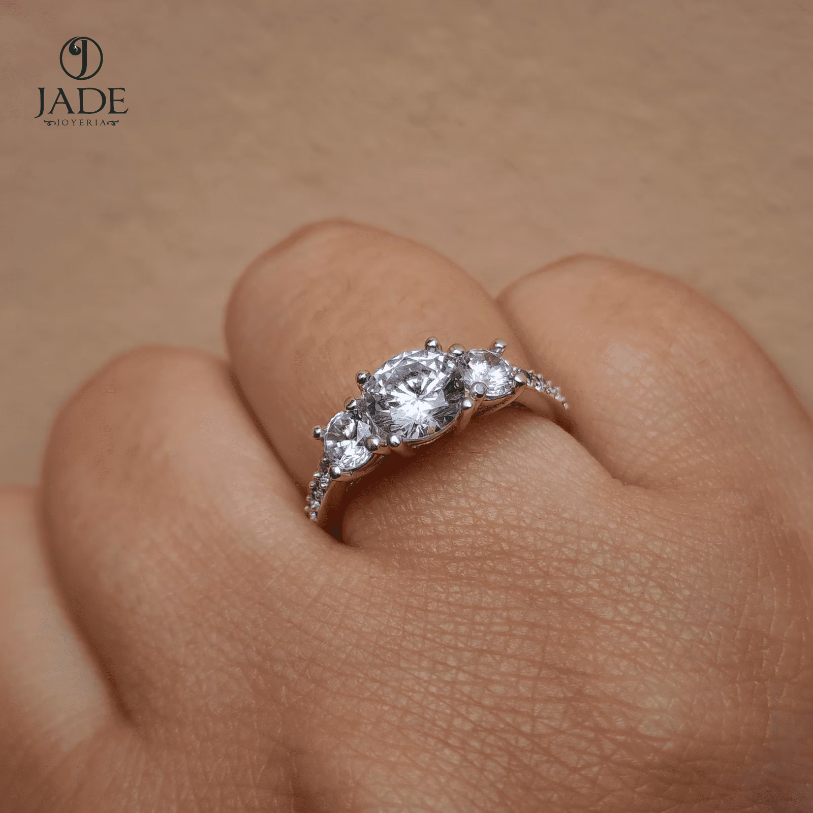 Anillo 3 piedras de Amor en plata fina