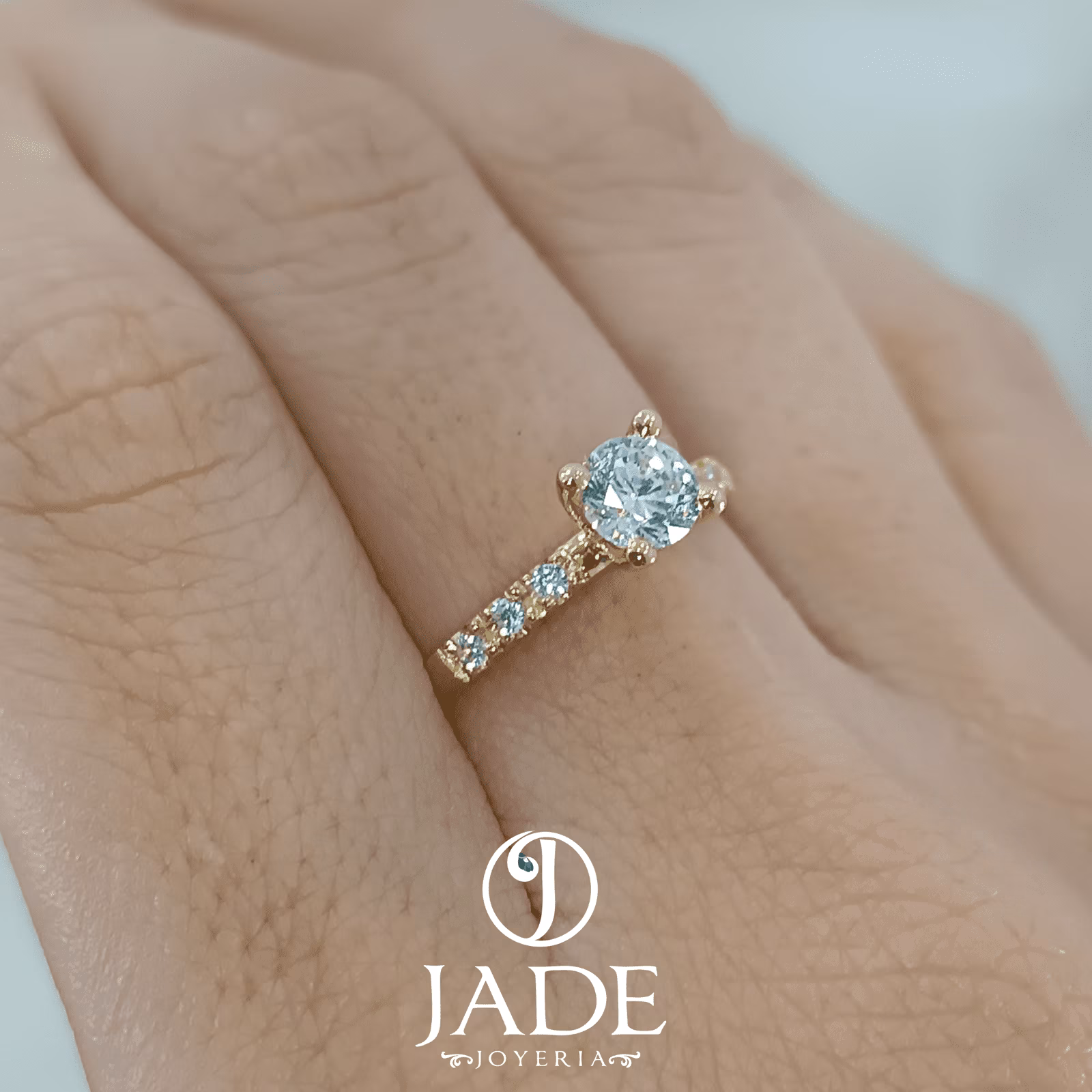 Anillo Ángela de compromiso en oro 18k