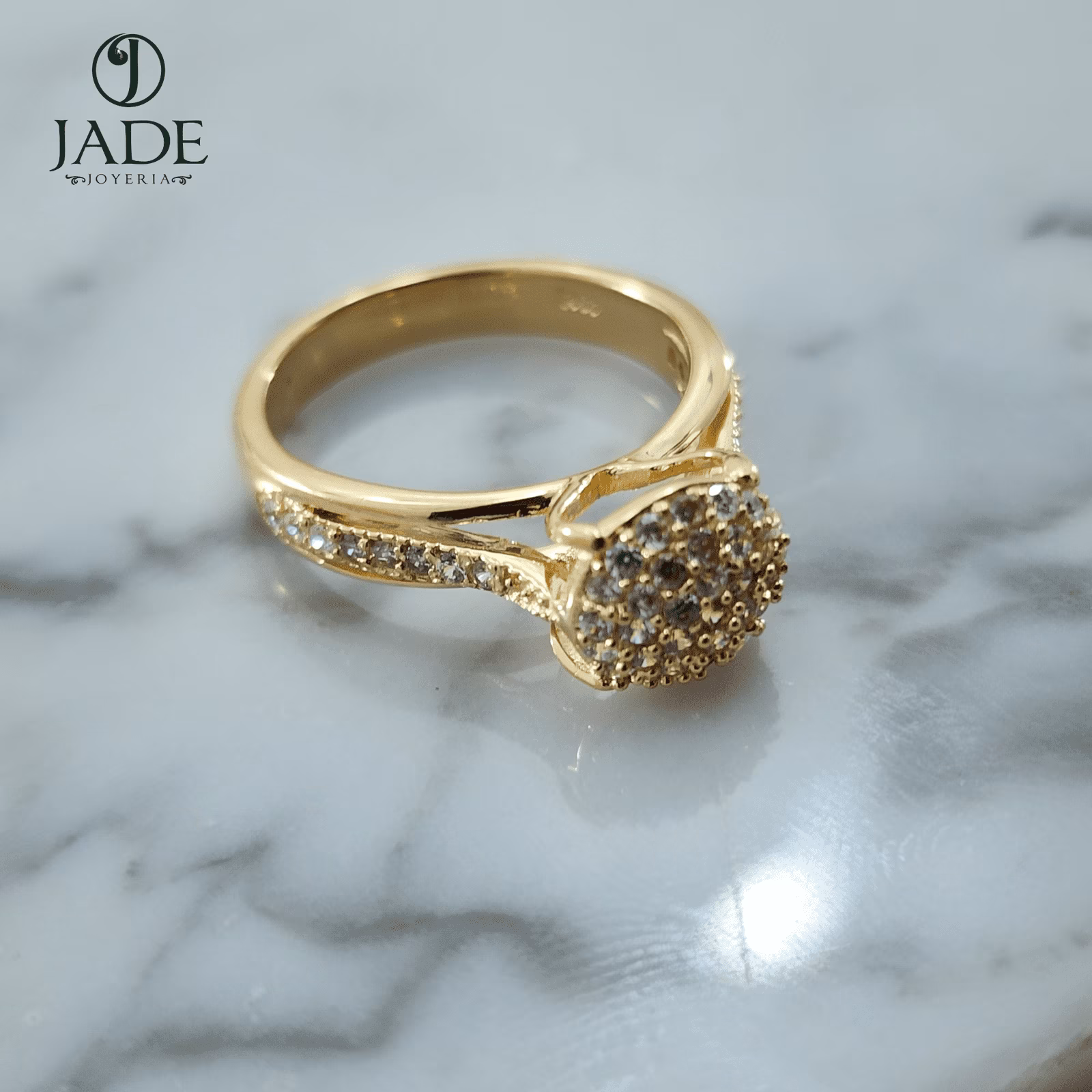 Anillo Carlotta en oro de 18k