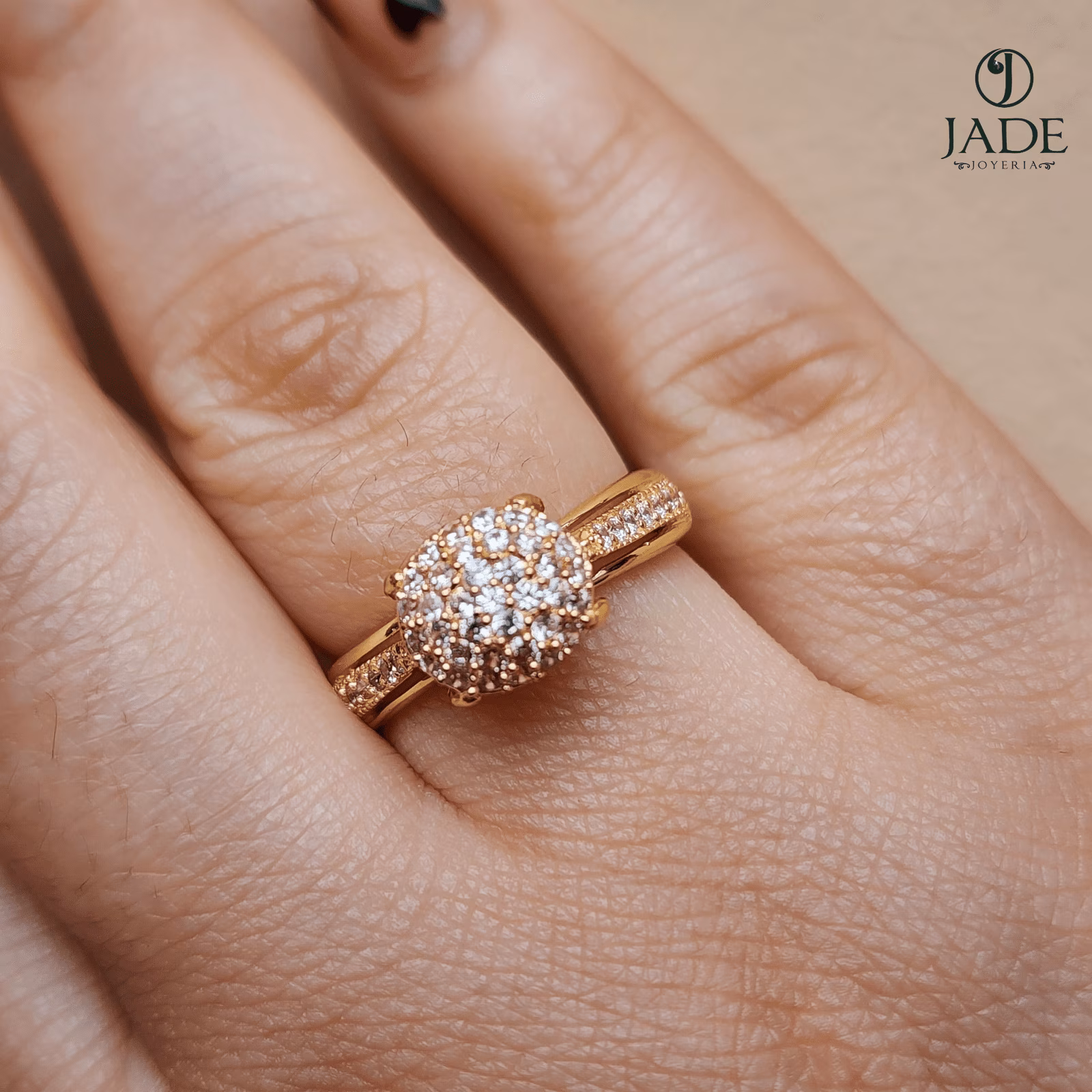 Anillo Carlotta en oro de 18k