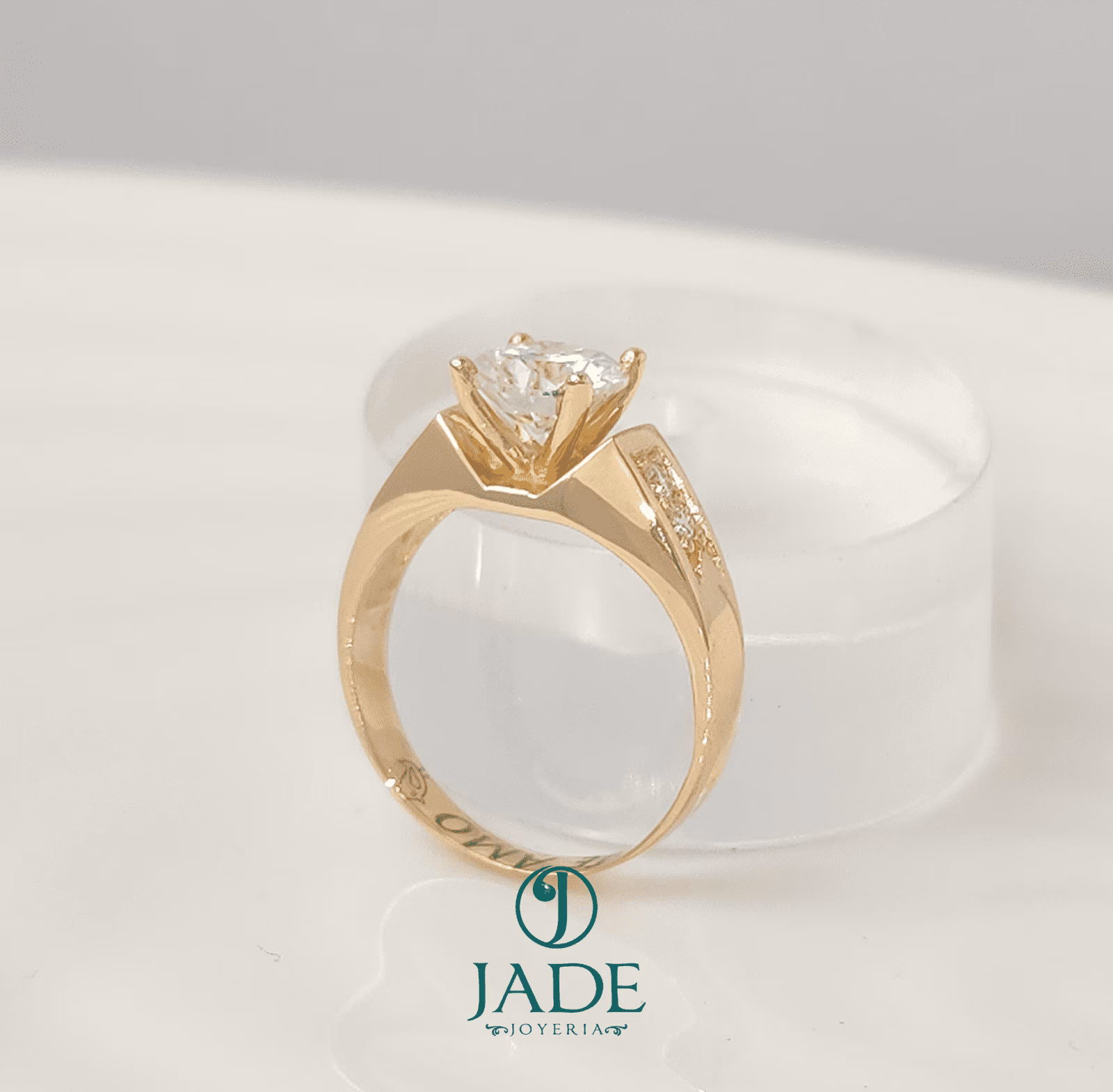 Anillo Carolina de compromiso en oro 18k