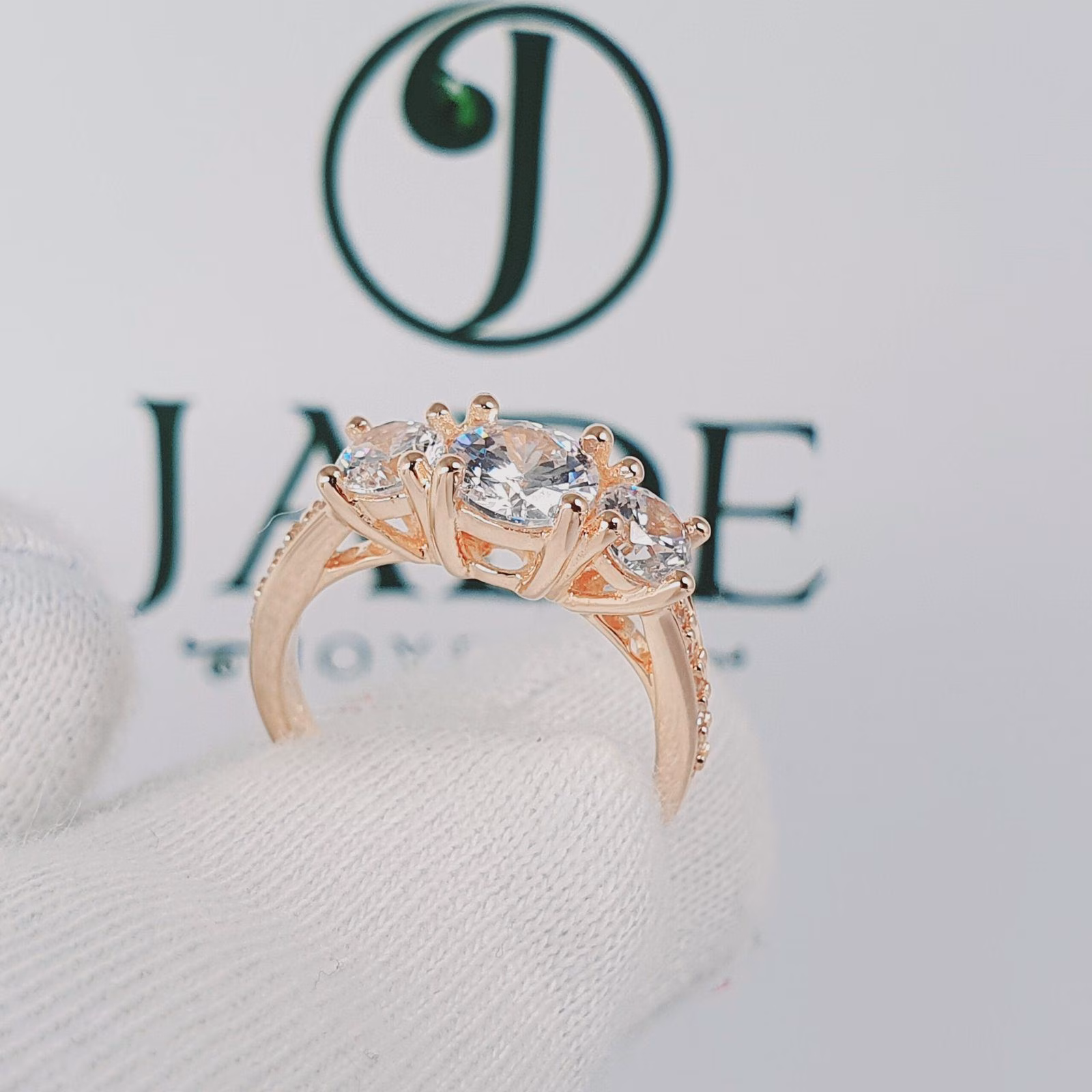 Anillo de compromiso 3 piedras oro 18k