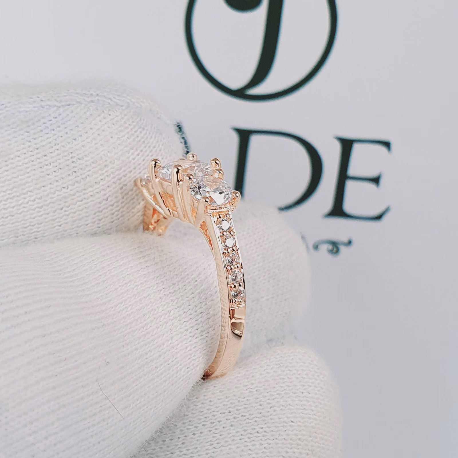 Anillo de compromiso 3 piedras oro 18k