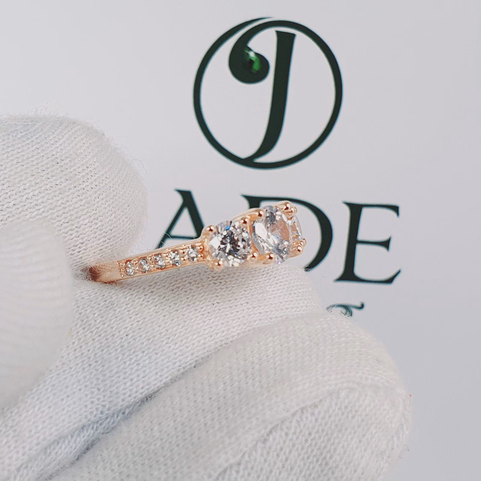 Anillo de compromiso 3 piedras oro 18k