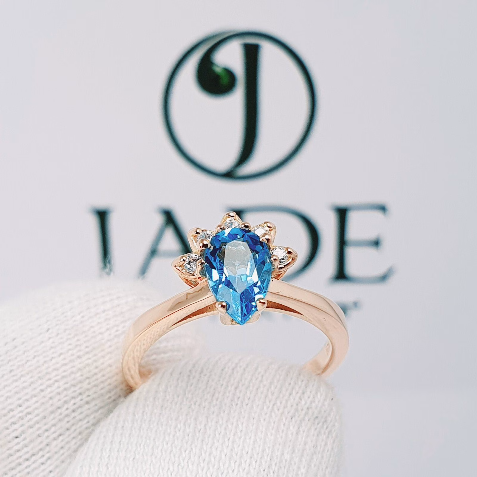 Anillo de compromiso con Topacio Azul natural
