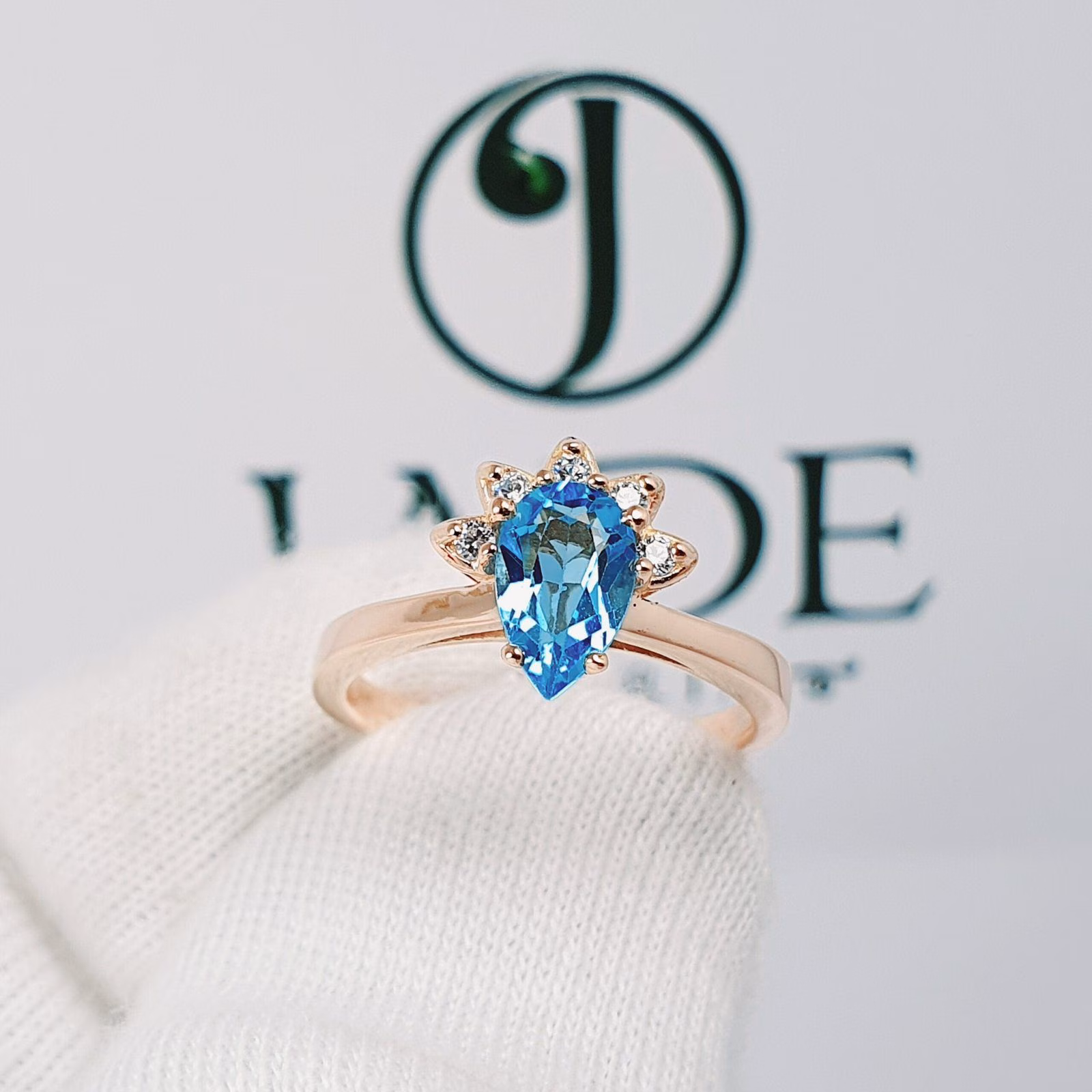 Anillo de compromiso con Topacio Azul natural