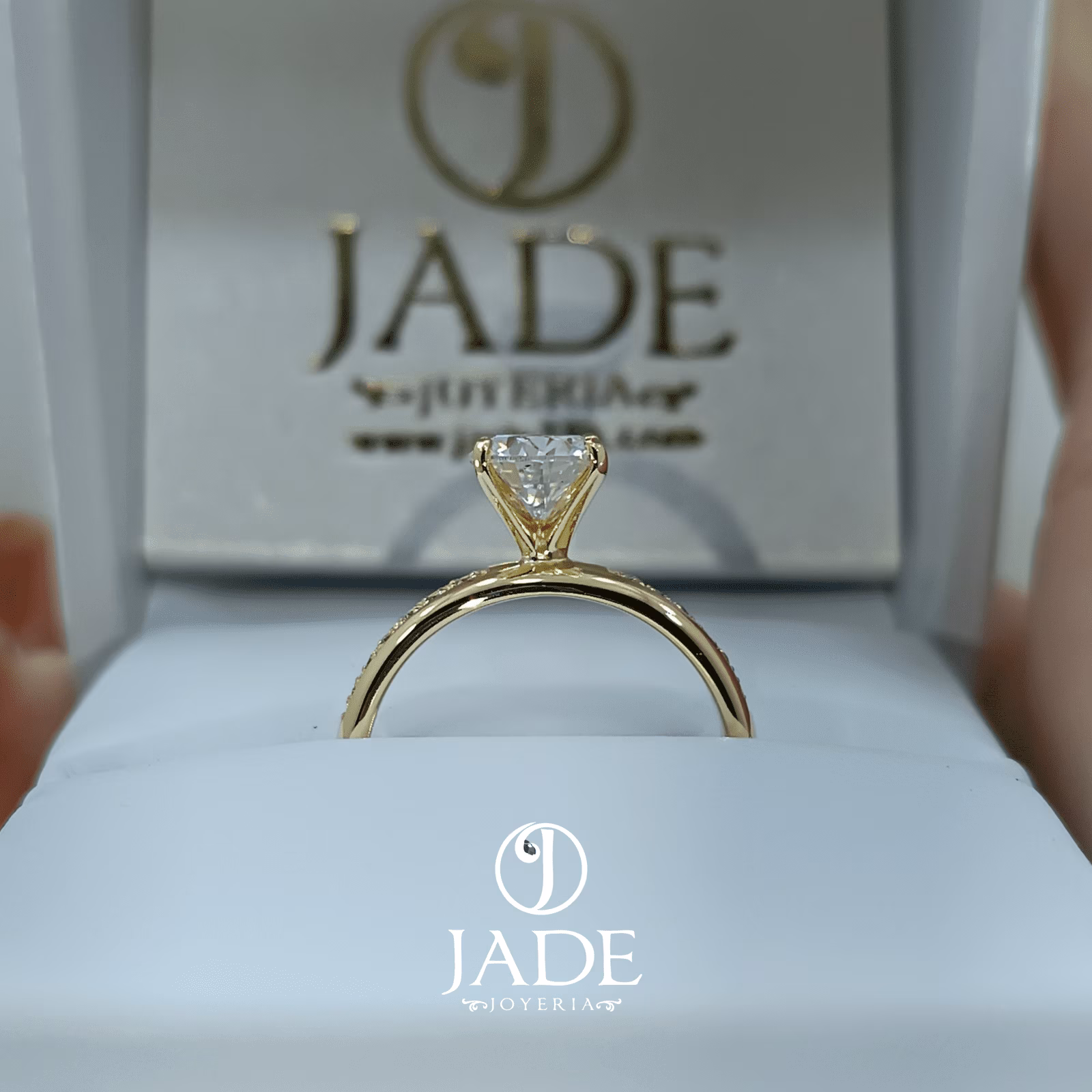 Anillo de compromiso en oro 18k