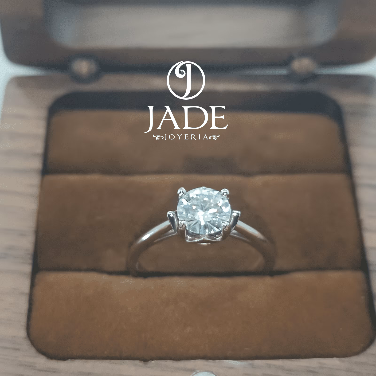 Anillo de compromiso en oro blanco 18k